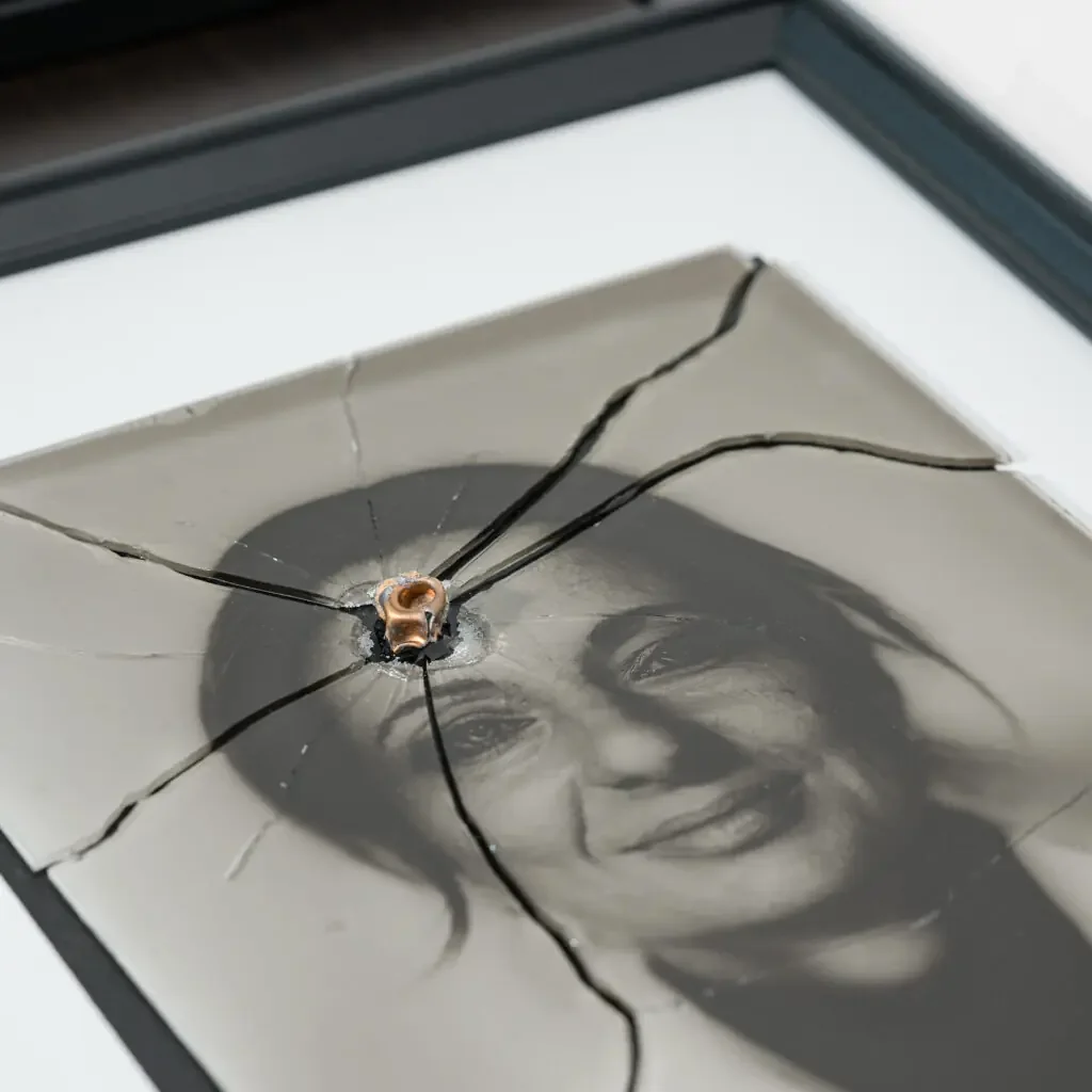 Hilf uns, Kunst zu schaffen, die Menschen bewegt. campaign photo, 6 of 7