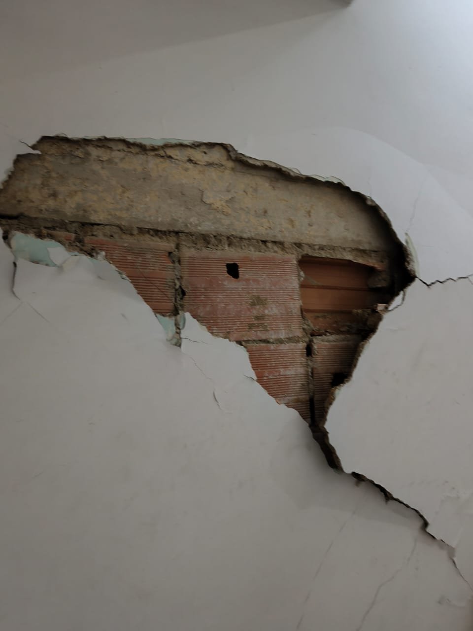Help my family repair their home after Venezuela earthquakes campaign photo, 2 of 8