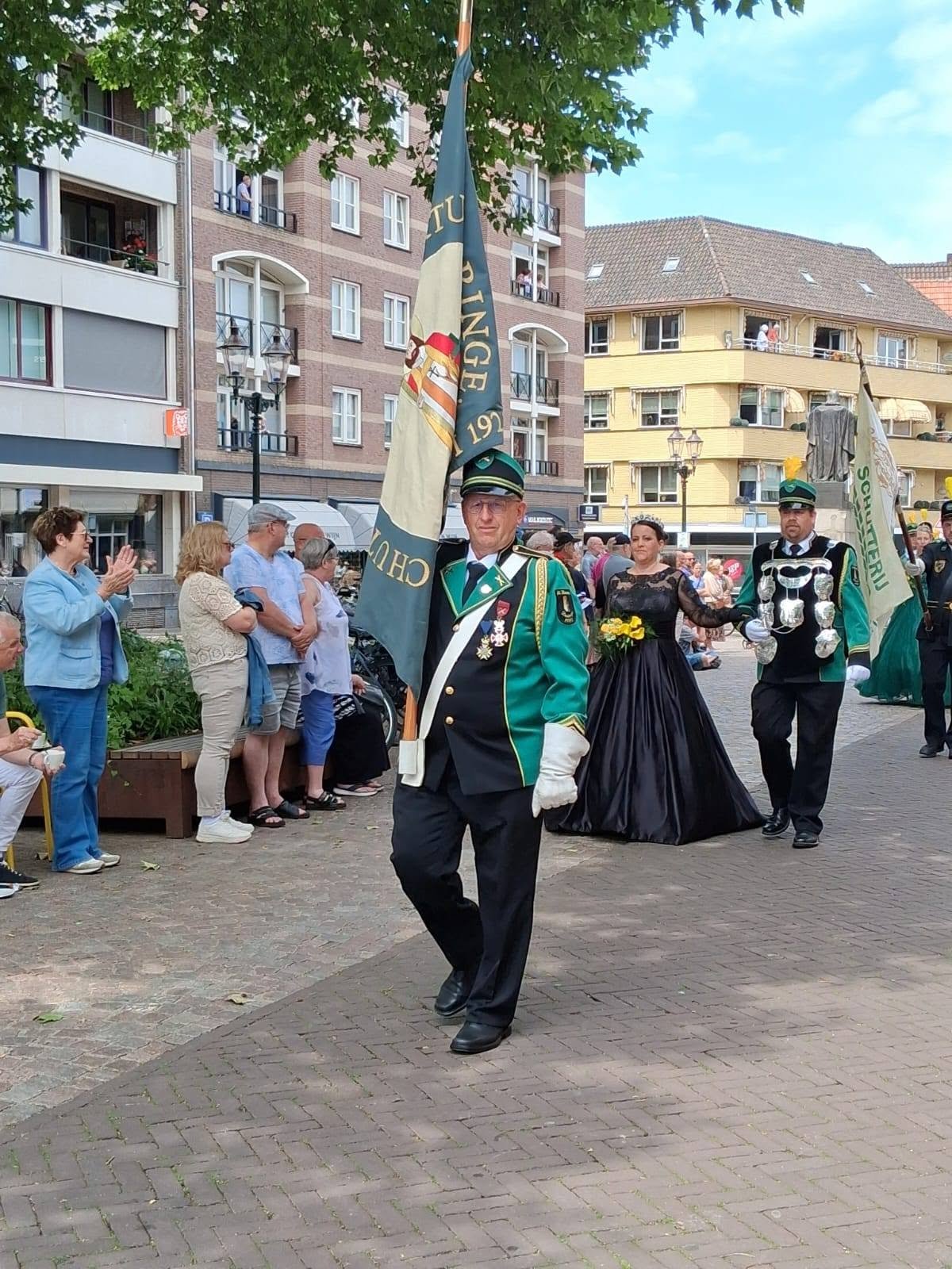 Help mee ons nieuwe vaandel werkelijkheid te maken! campaign photo, 4 of 5
