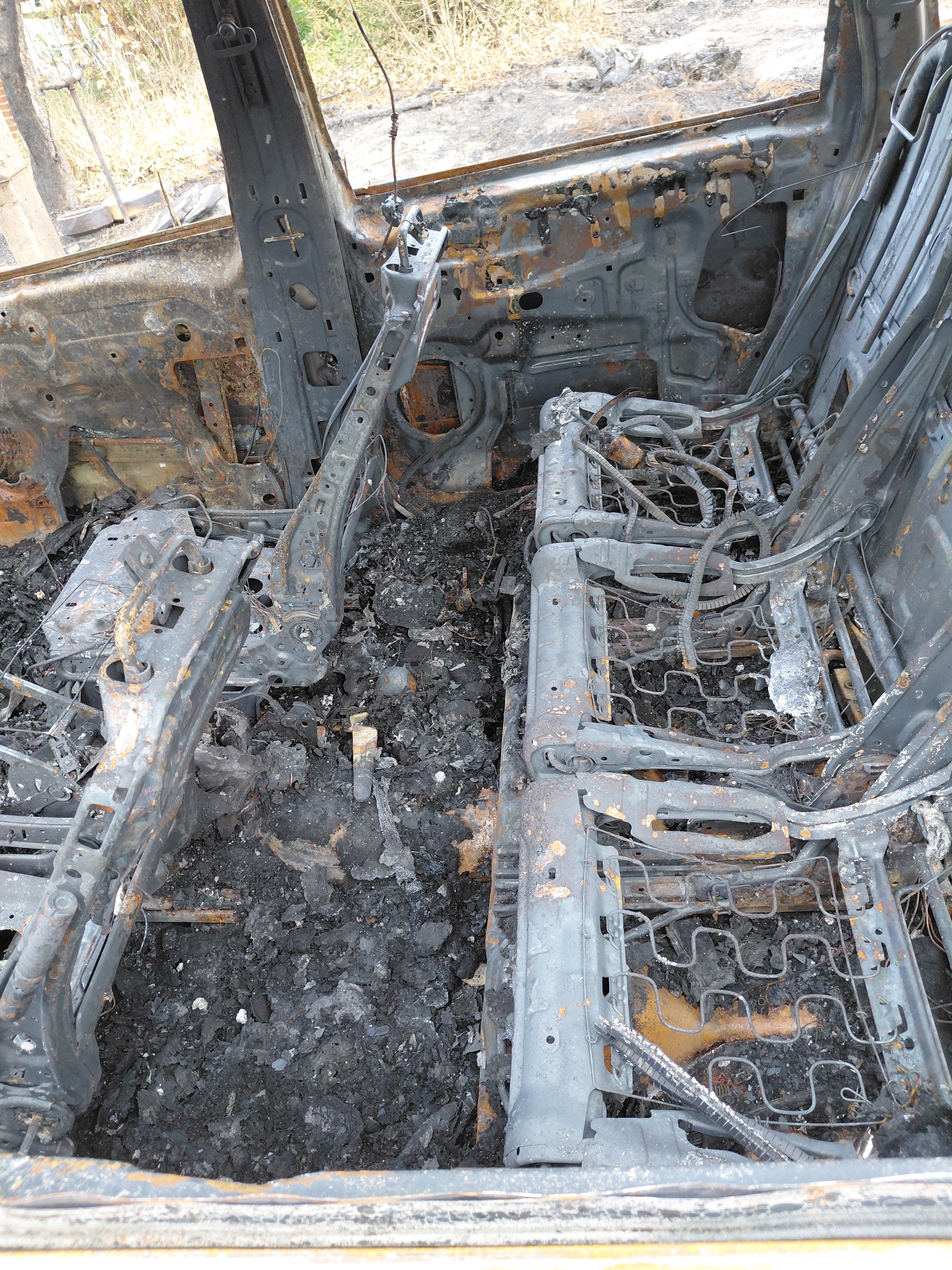 Hilfe für meinen Freund nach einem Fahrzeugbrand campaign photo, 4 of 5