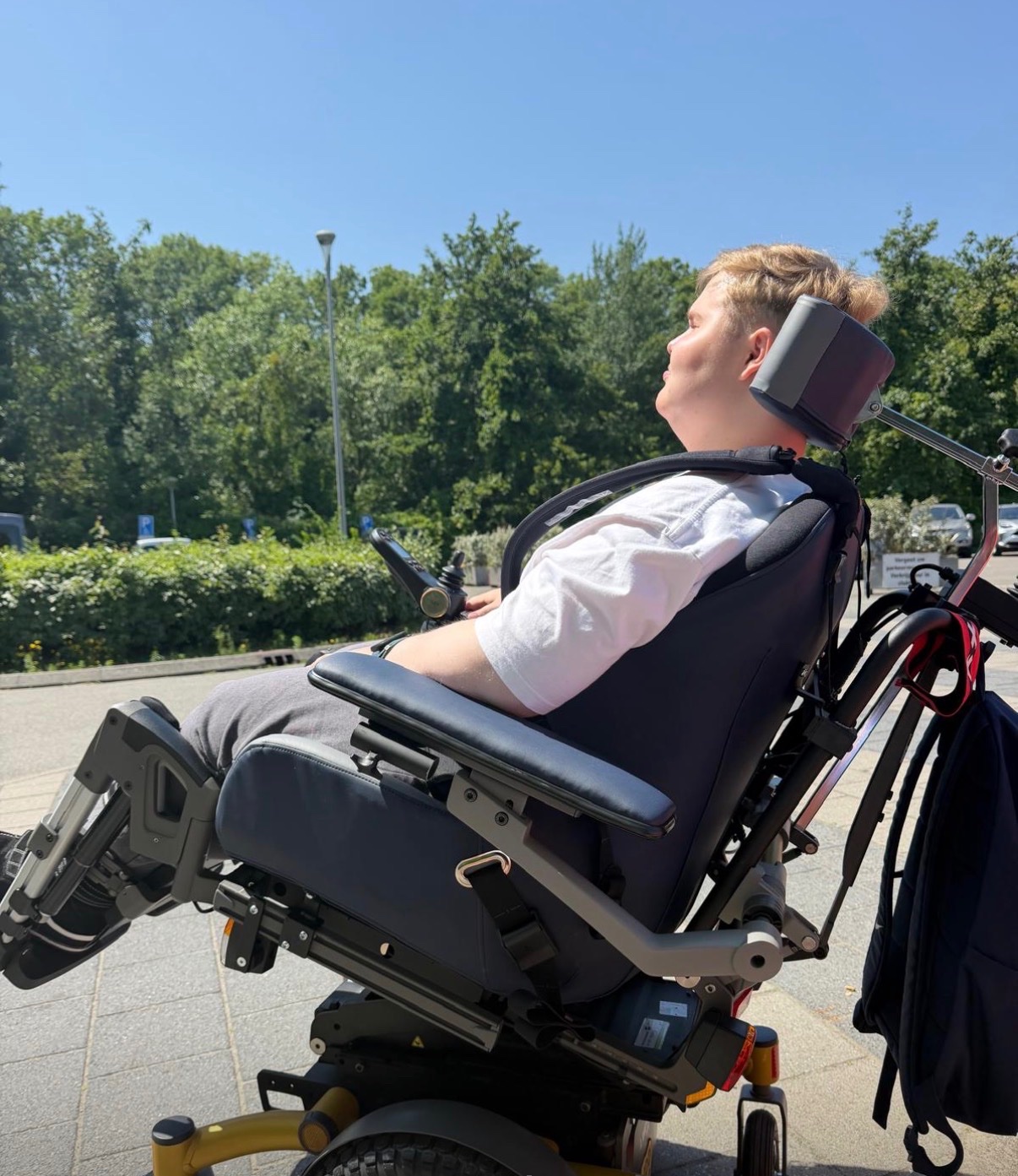 Help Daan alsnog aan €13.000 voor zijn rolstoelbus!! campaign photo, 7 of 8