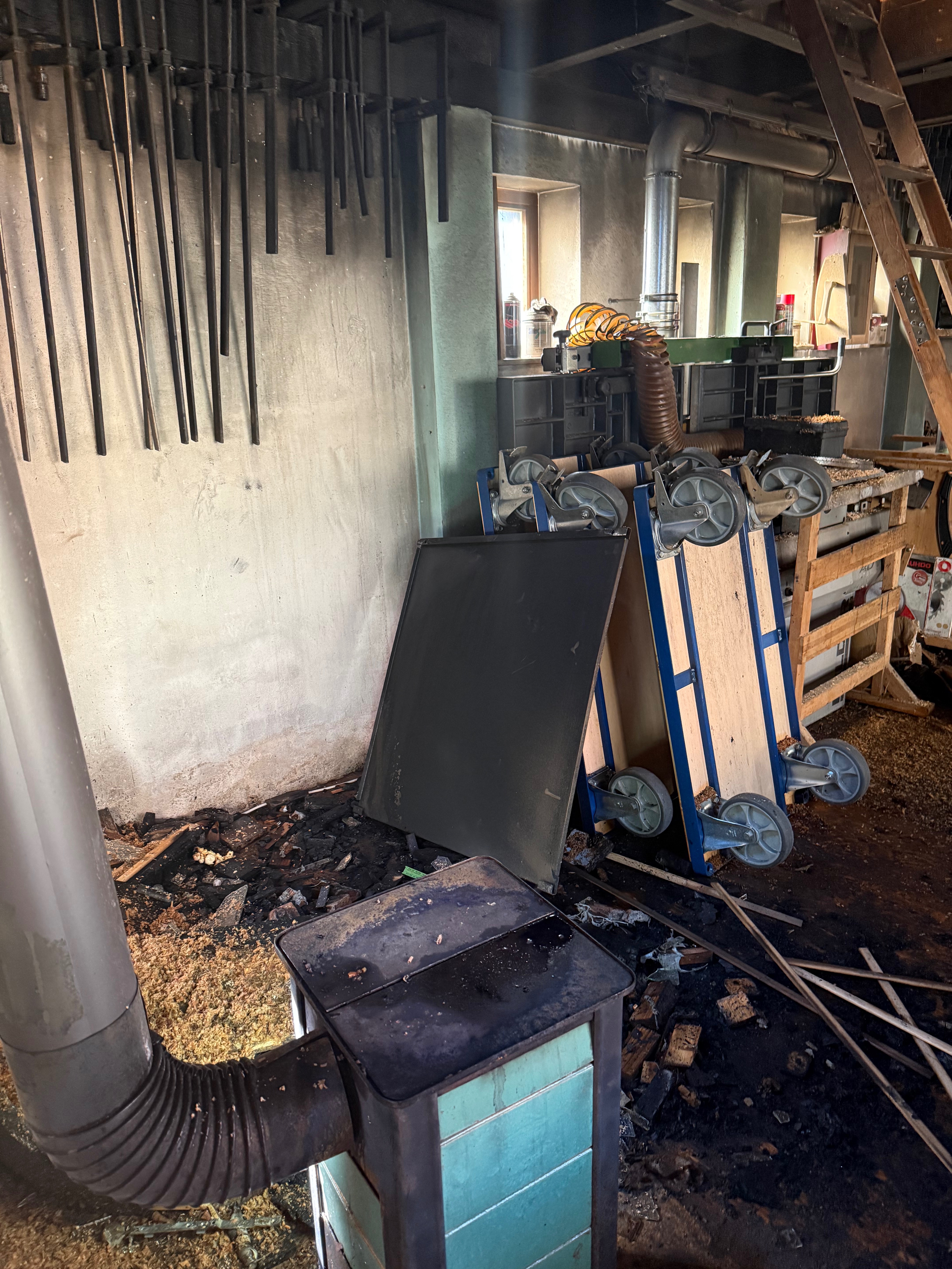 Kampagnen-Foto für Hilfe nach Werkstattbrand benötigt, 2 von 7