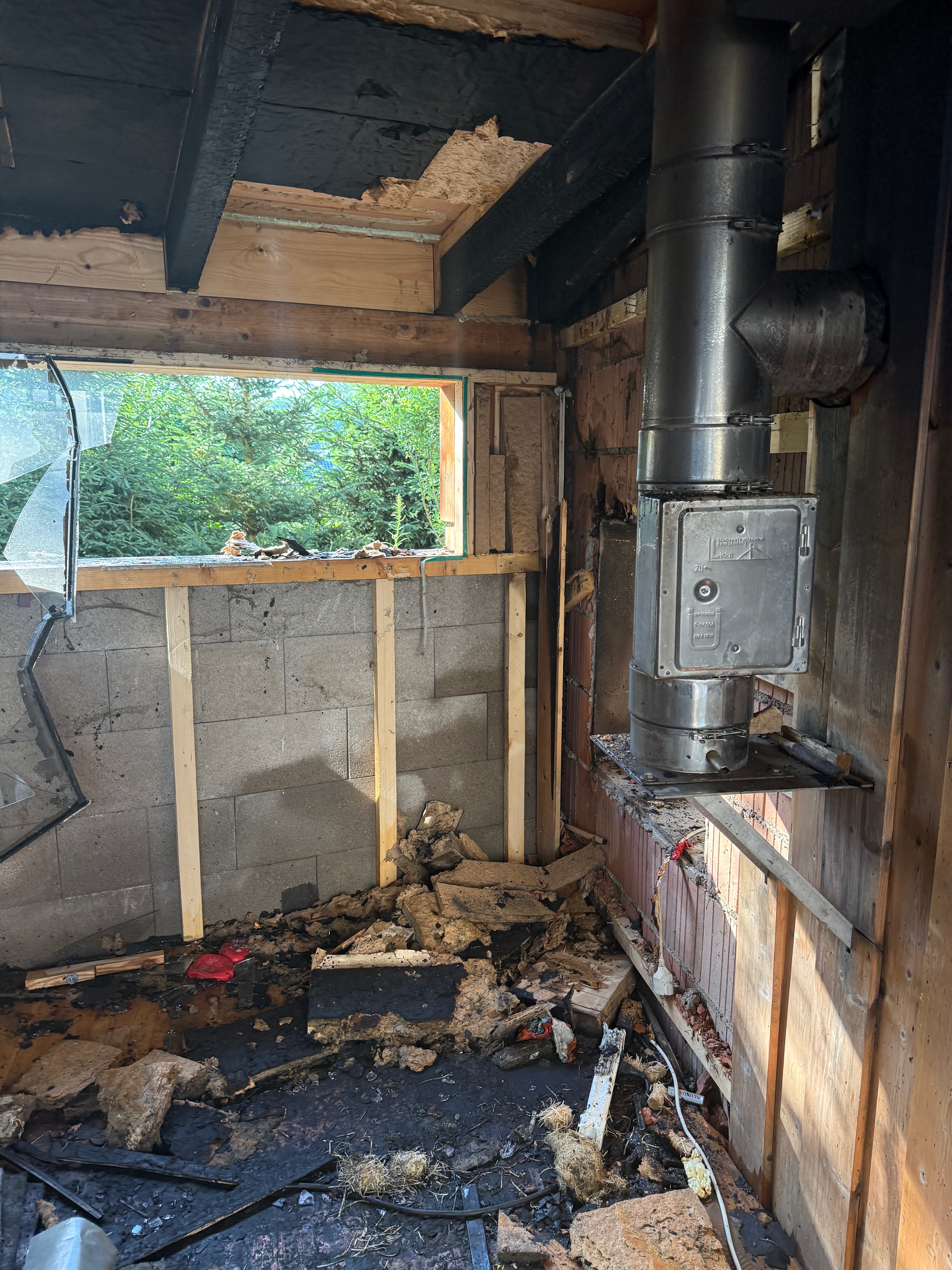 Kampagnen-Foto für Hilfe nach Werkstattbrand benötigt, 5 von 7