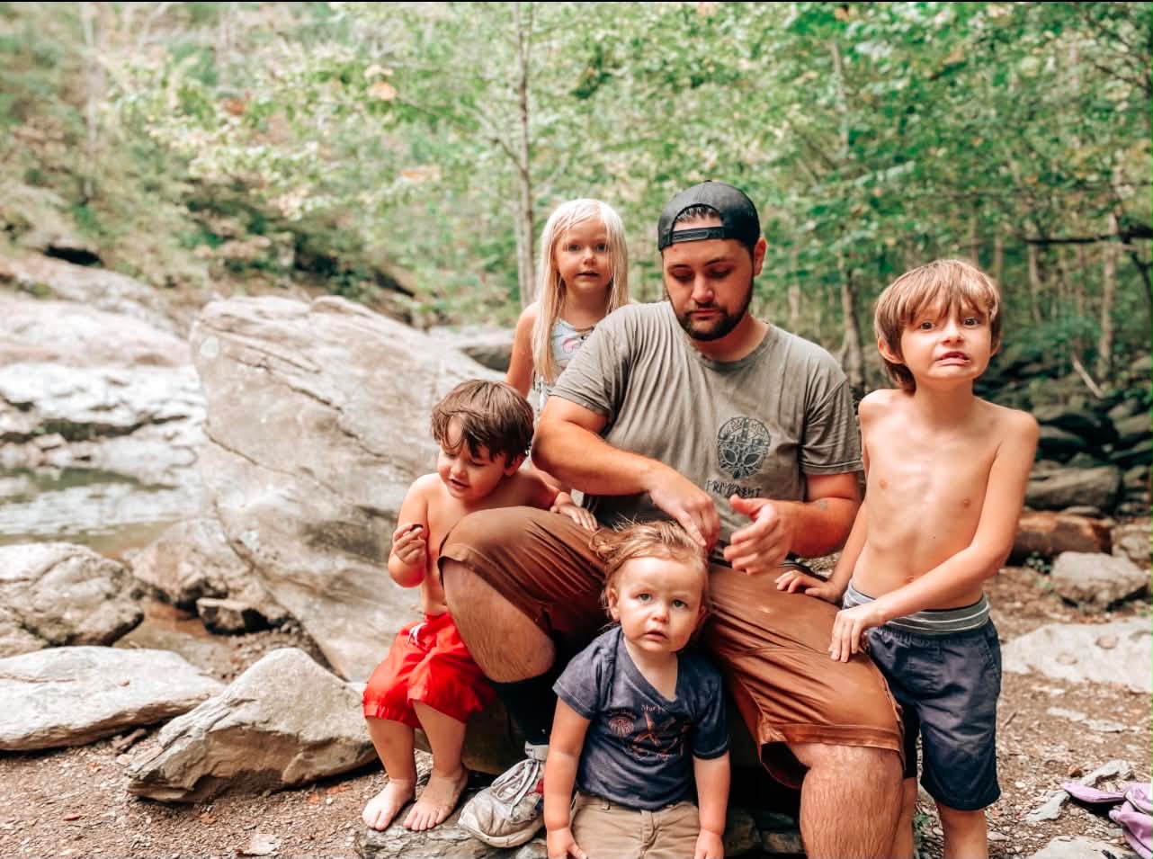 Support Kennedy & Her 7 Kids After Tragic Loss campaign photo, 2 of 6