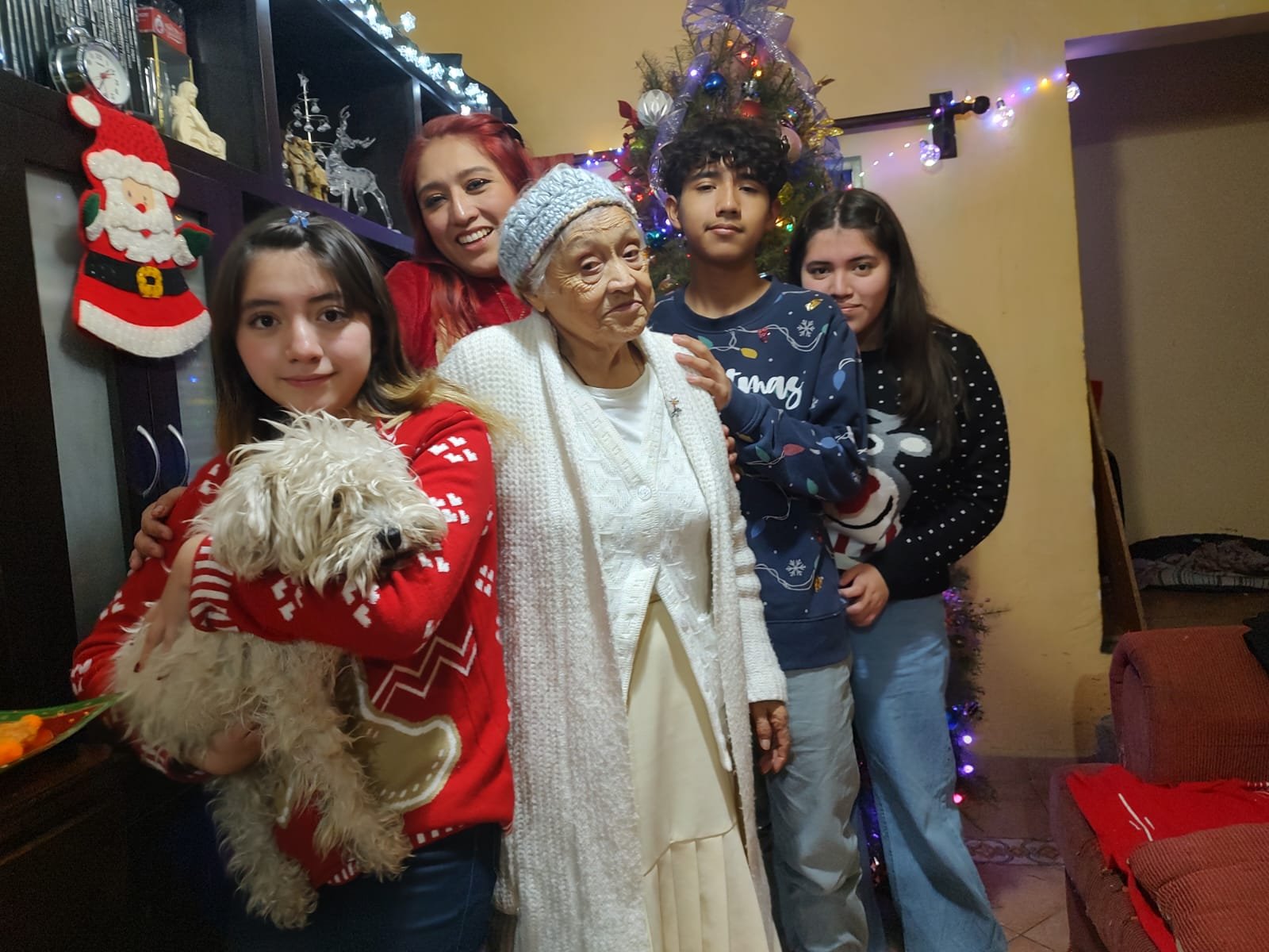 Ayúdanos a salvar a mi abuelita campaign photo, 5 of 8