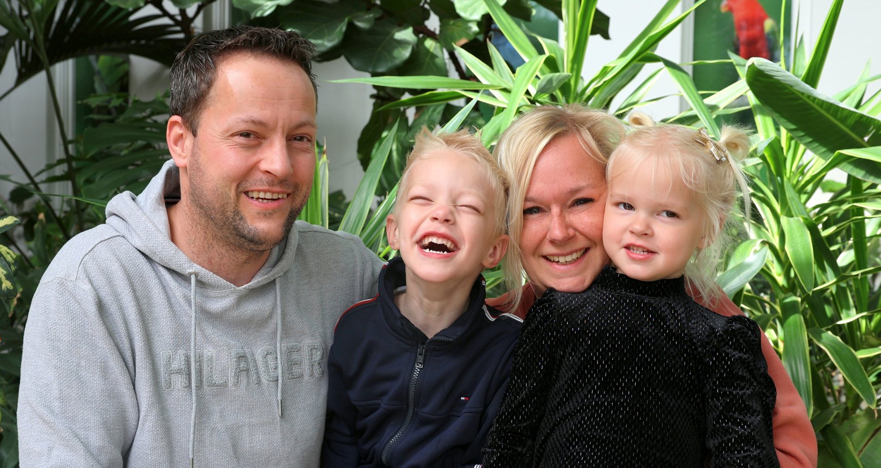 Help Levon (6) aan een rolstoelbus campaign photo, 2 of 7