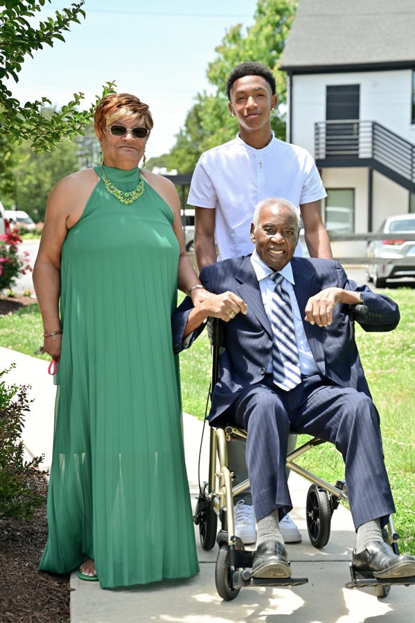 Help Cynthia Get a Vehicle Lift for Her Husband campaign photo, 5 of 8