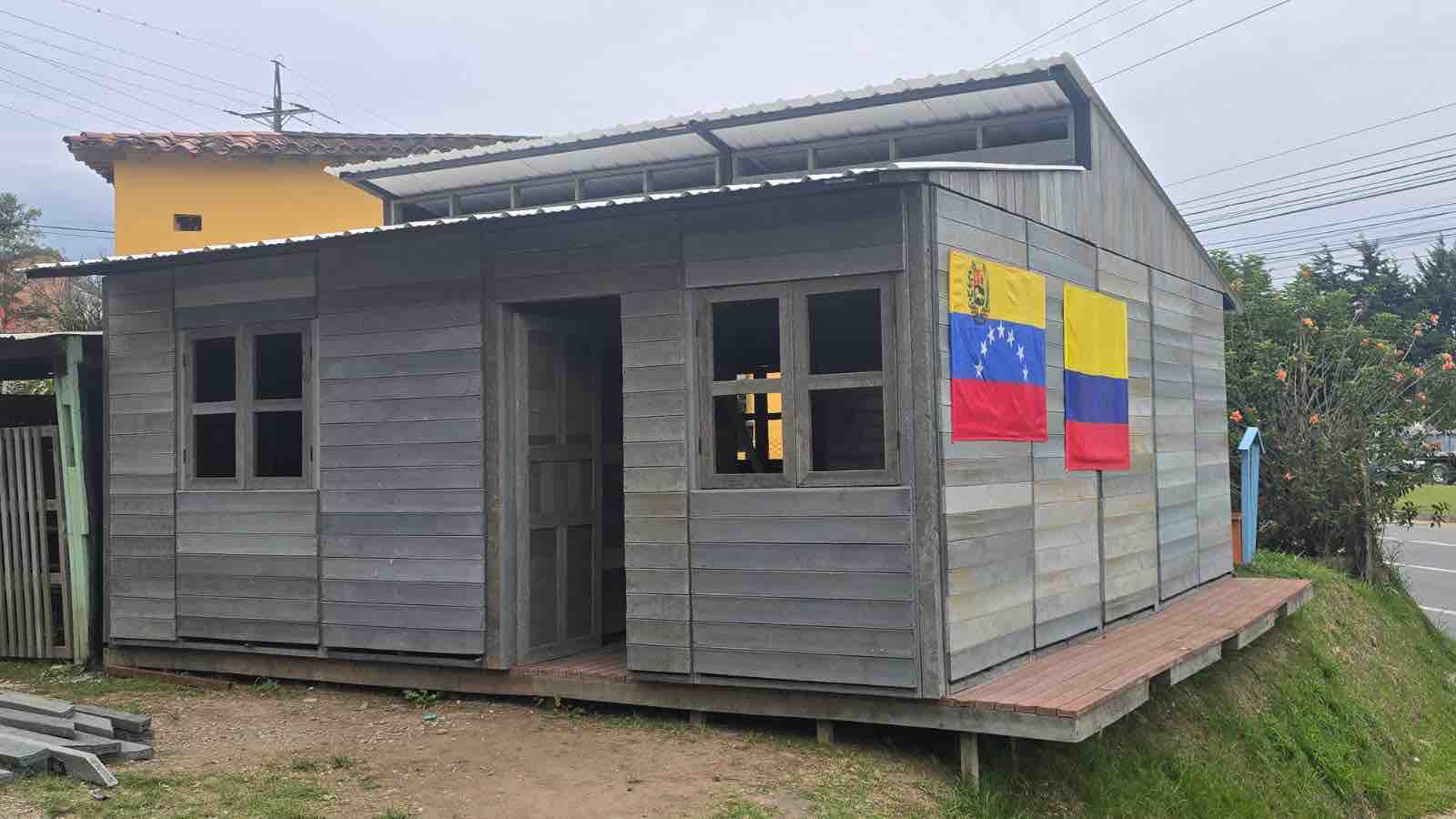 Proyecto Renacer Venezuela: Reconstruyendo hogares campaign photo, 2 of 6