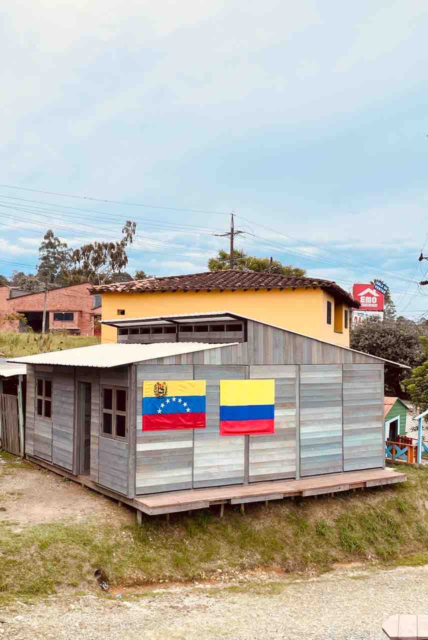 Proyecto Renacer Venezuela: Reconstruyendo hogares campaign photo, 4 of 6