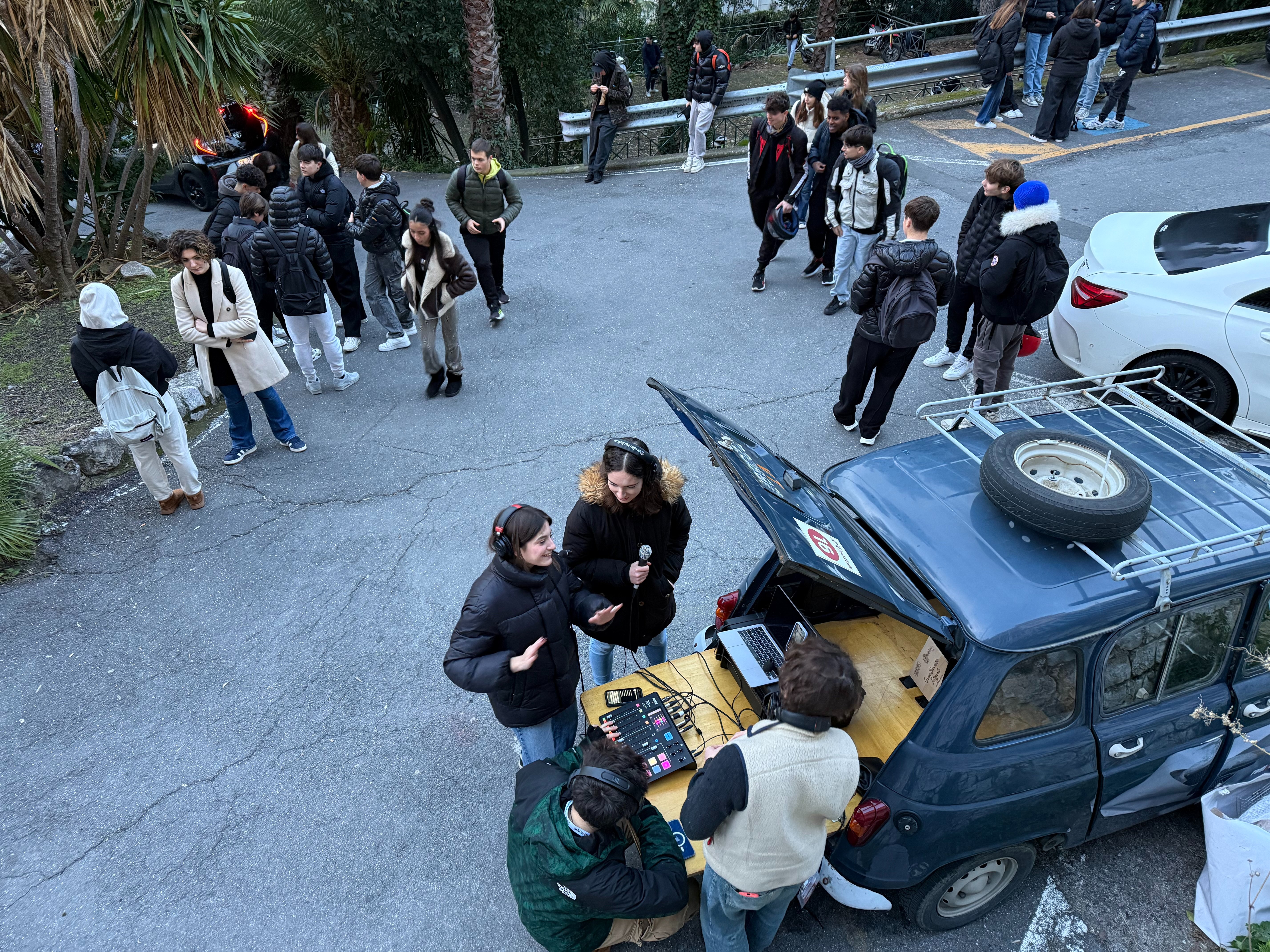 La RENAULT 4 di RADIOIMMAGINARIA deve Cambiare Vestito campaign photo, 4 of 8
