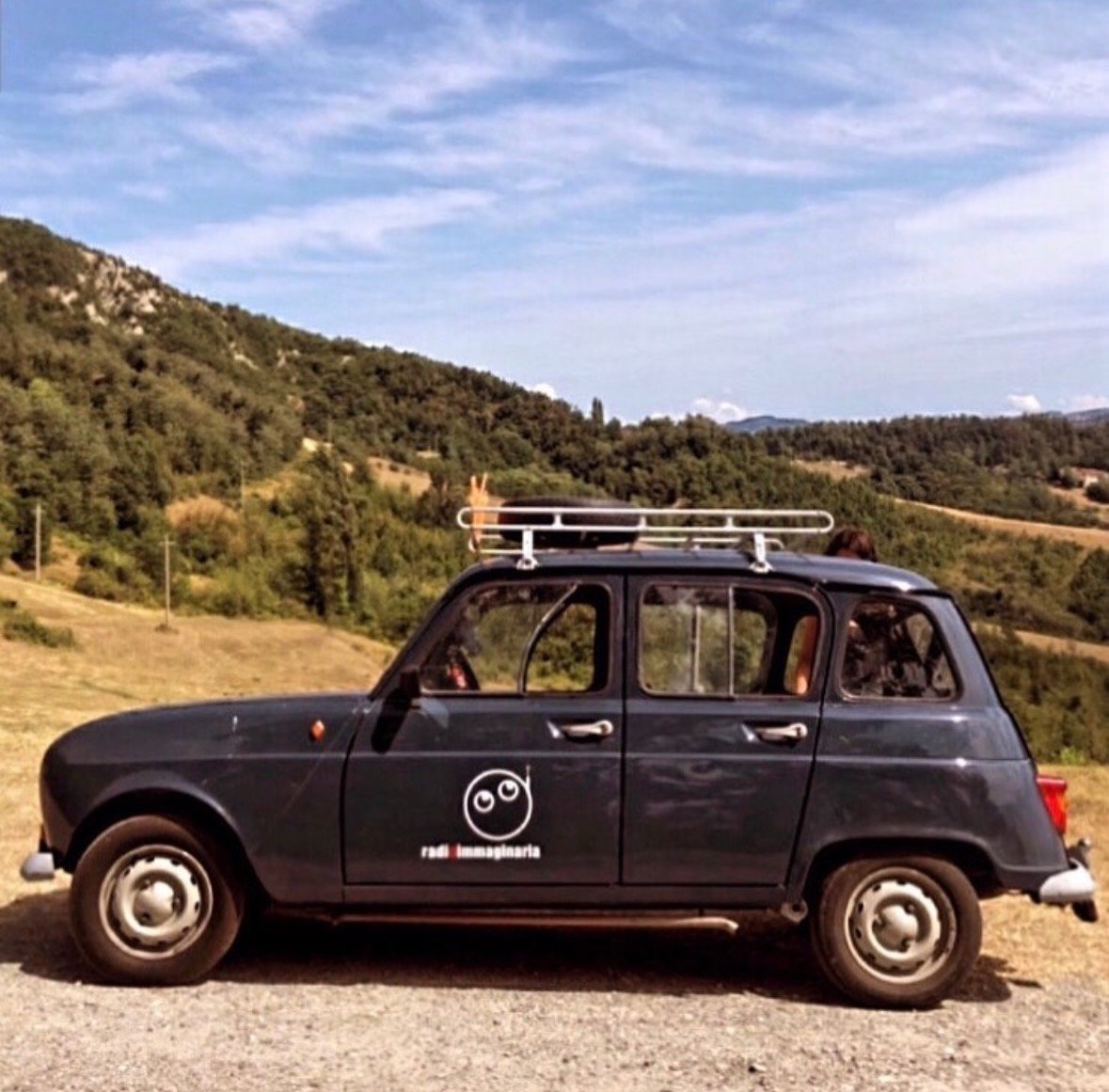 La RENAULT 4 di RADIOIMMAGINARIA deve Cambiare Vestito campaign photo, 5 of 8