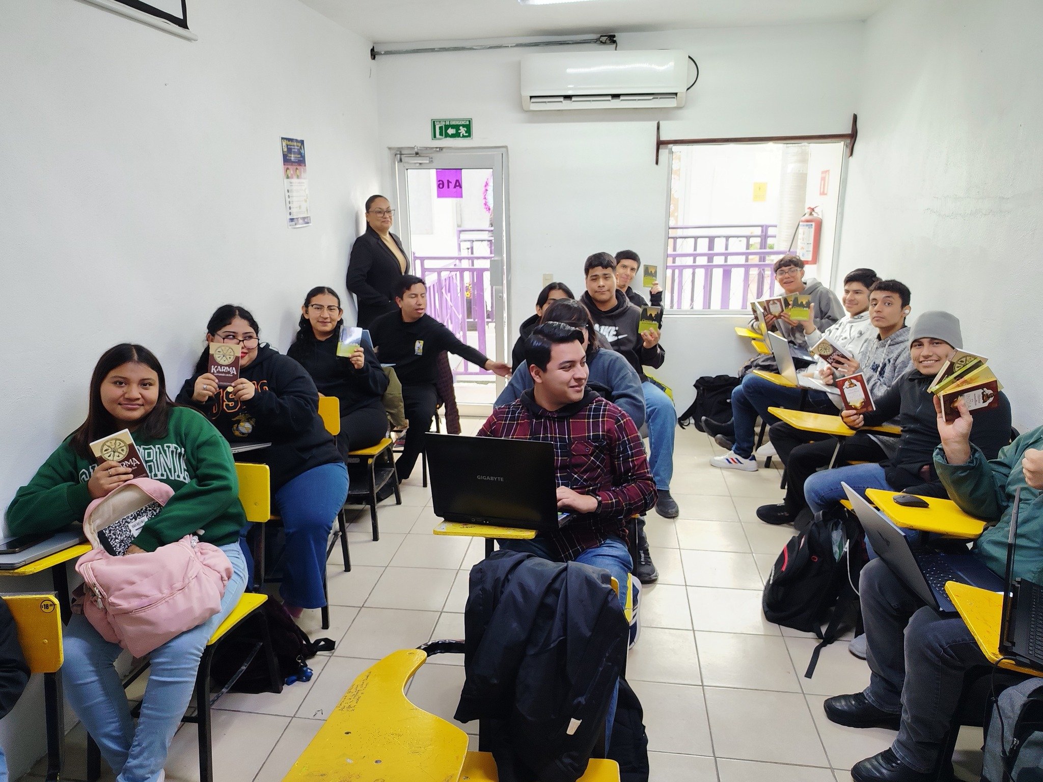 Transformando vidas con lectura y bienestar emocional campaign photo, 6 of 8