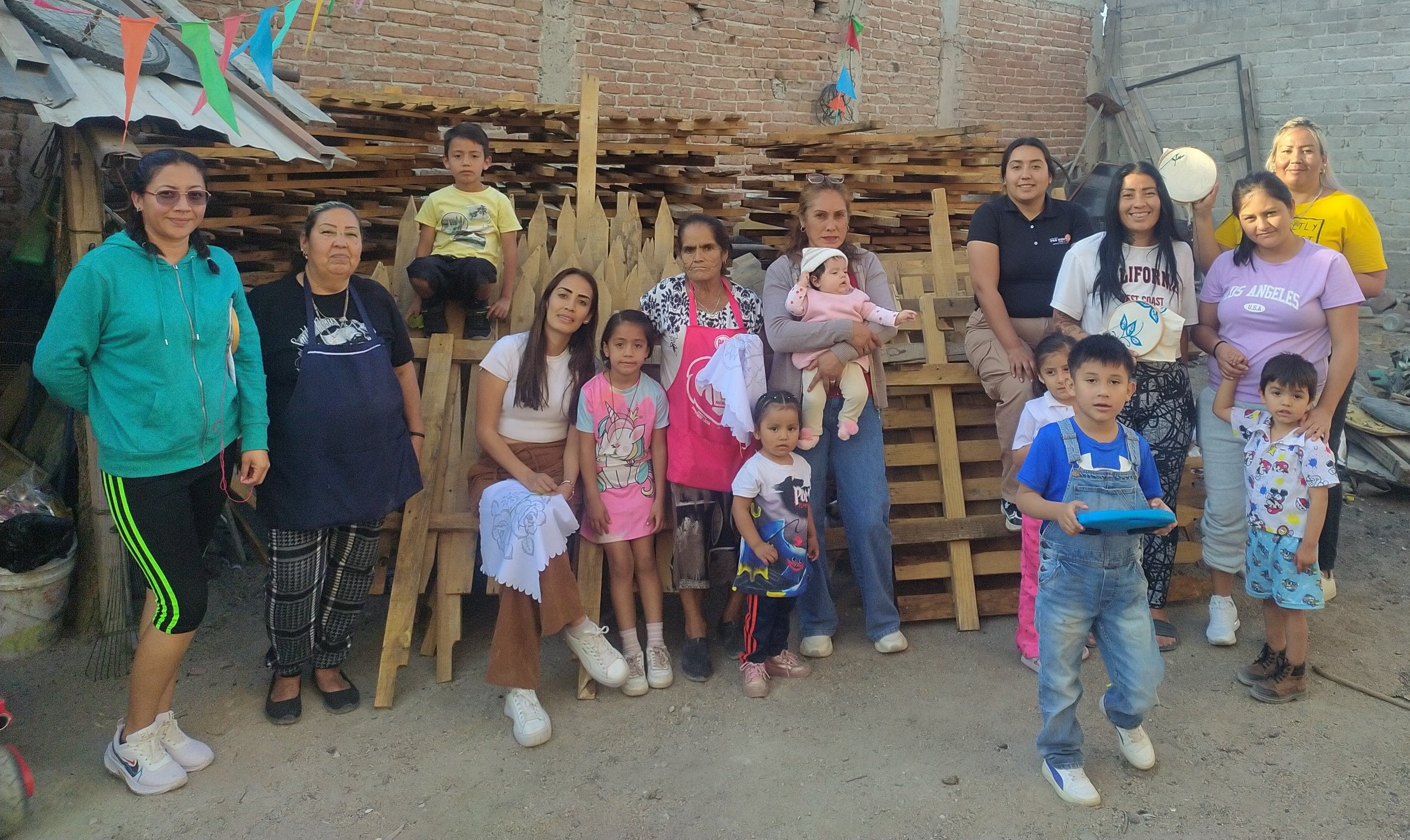 ¡Ayúdanos a construir una cancha para el parque de Rizos! campaign photo, 2 of 5