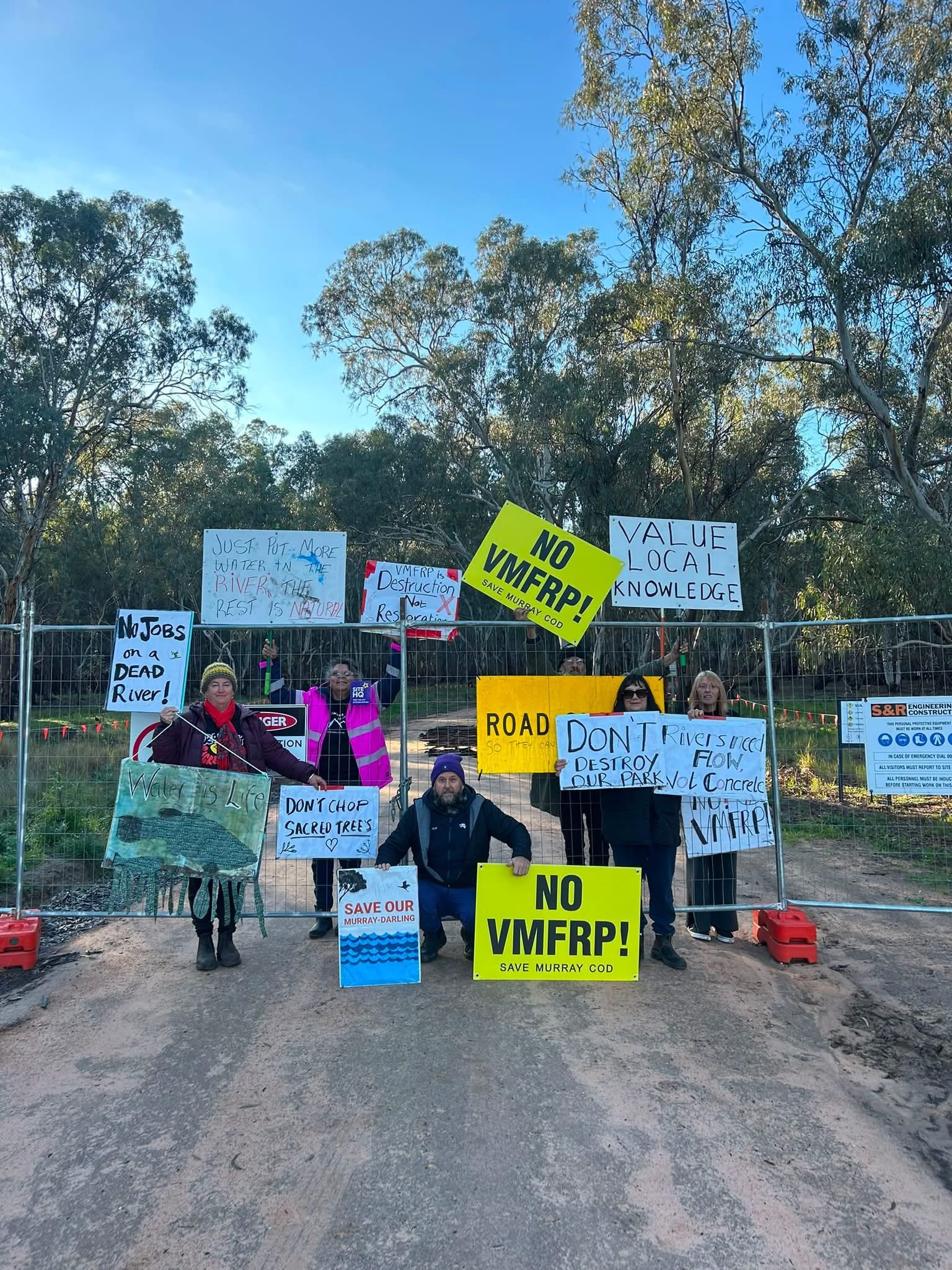 Friends of Nyah Vinifera Park blockade campaign photo, 7 of 8