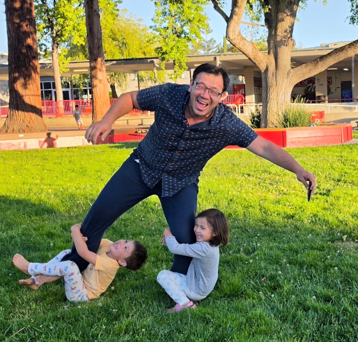 Support twins Cece and Ray after Jojo’s passing campaign photo, 4 of 10