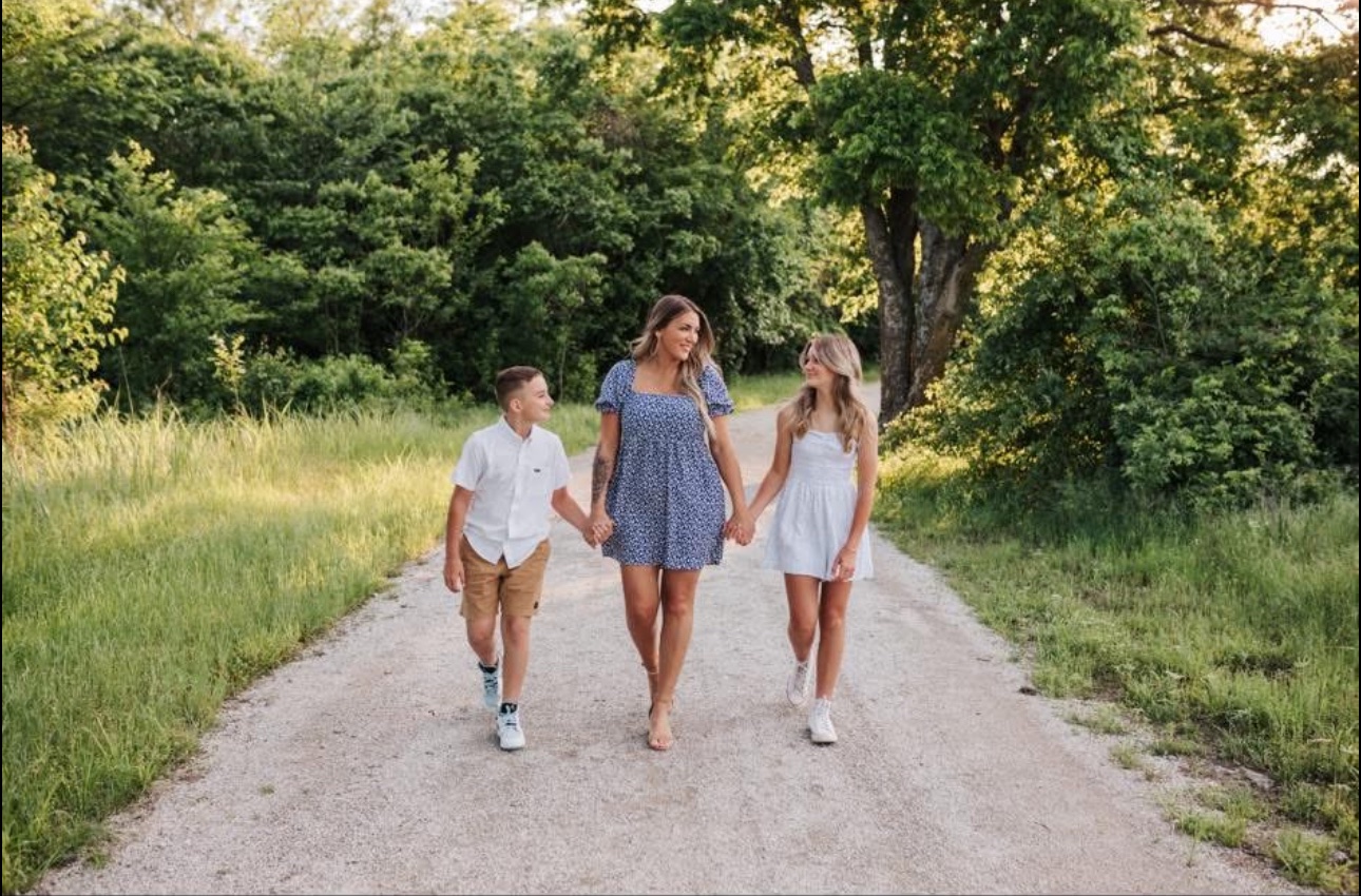 Support Sara’s Children After Tragic Loss campaign photo, 2 of 5