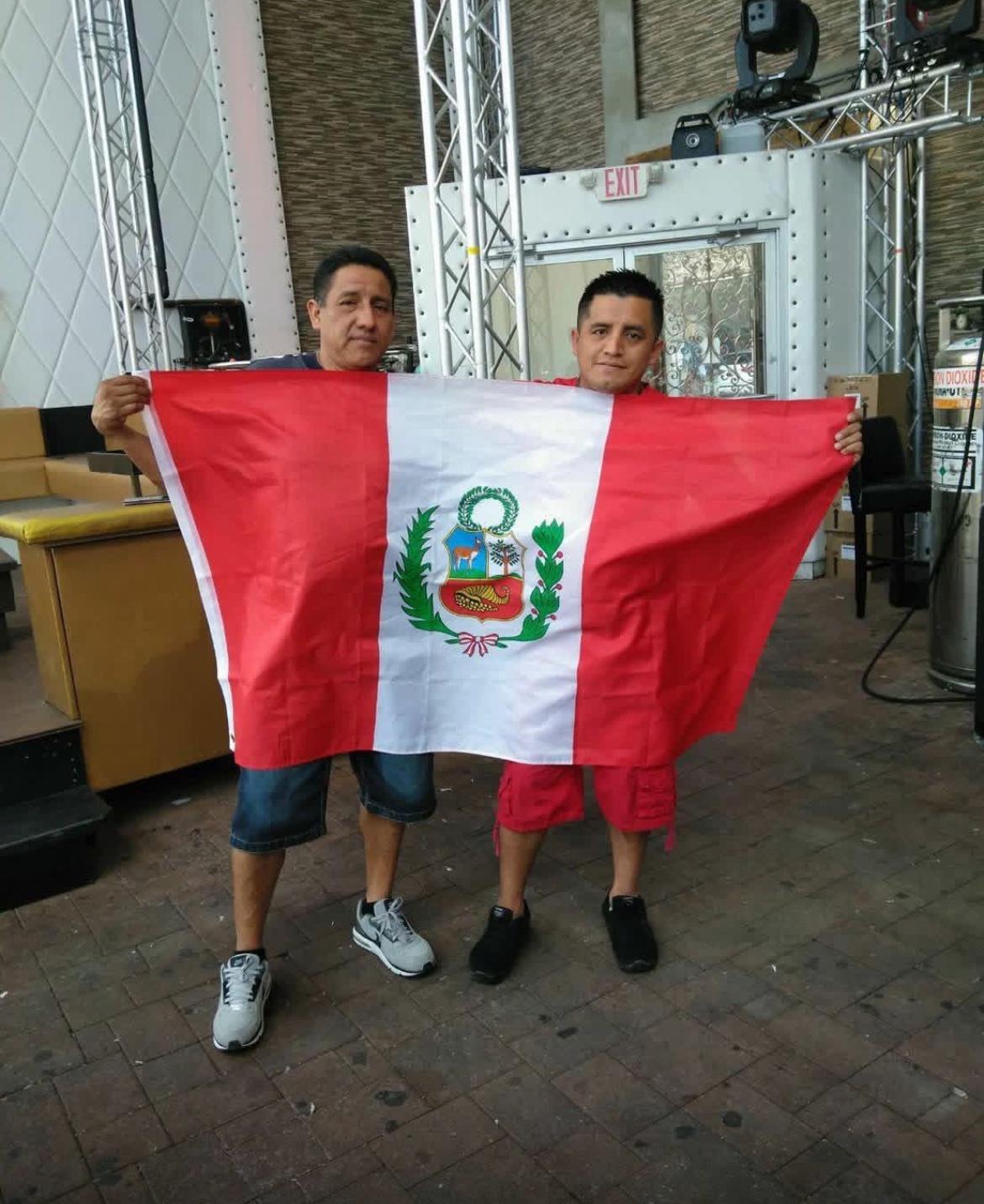 Con el corazón en la mano, hoy necesitamos de ti. campaign photo, 4 of 7