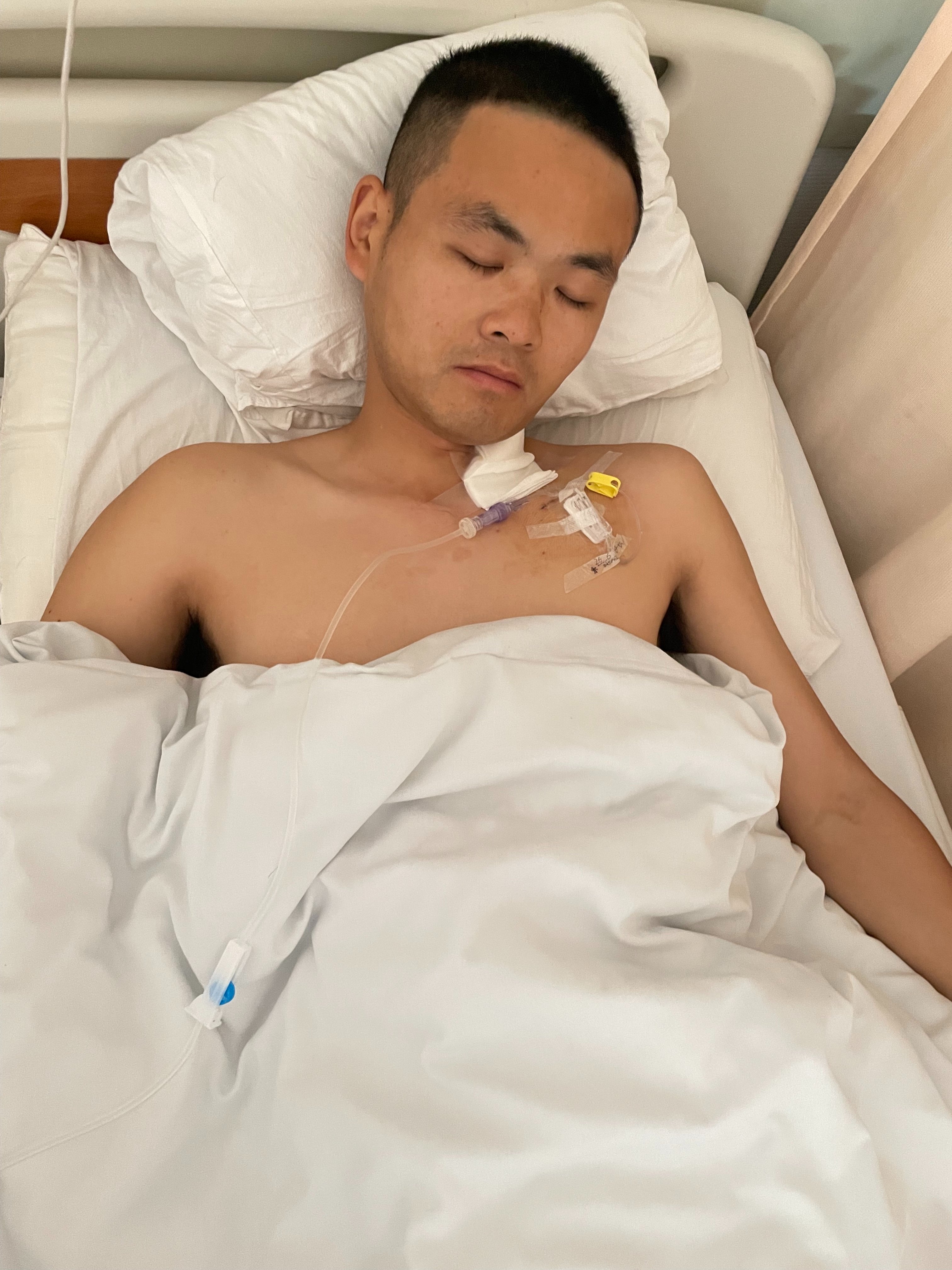 Help Yuhang Beat Bone Cancer for His Two Young Children campaign photo, 2 of 4