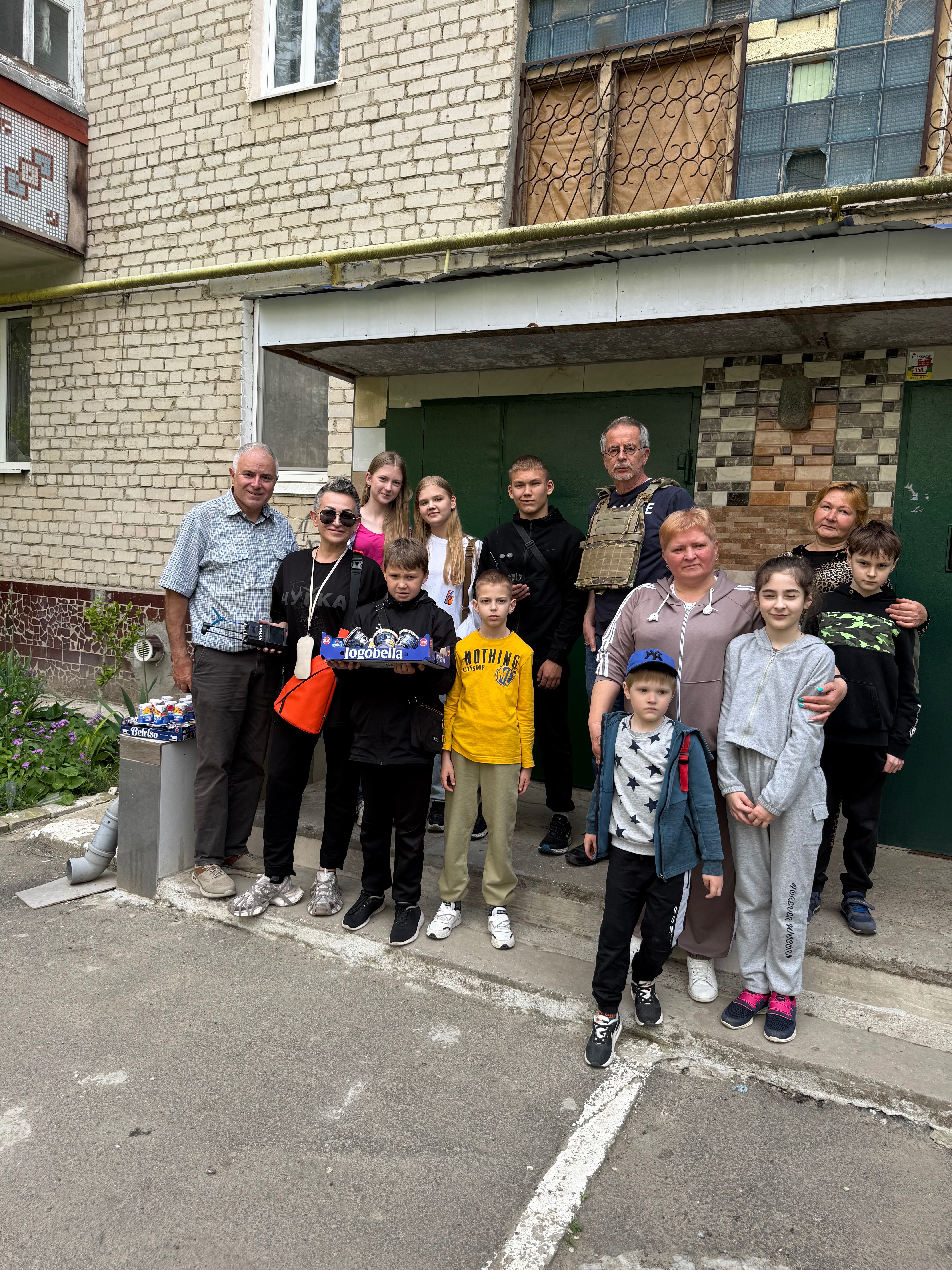 Tara - Kherson - zerbombtes Haus. Trotzdem: Sie hilft Kinder campaign photo, 2 of 6