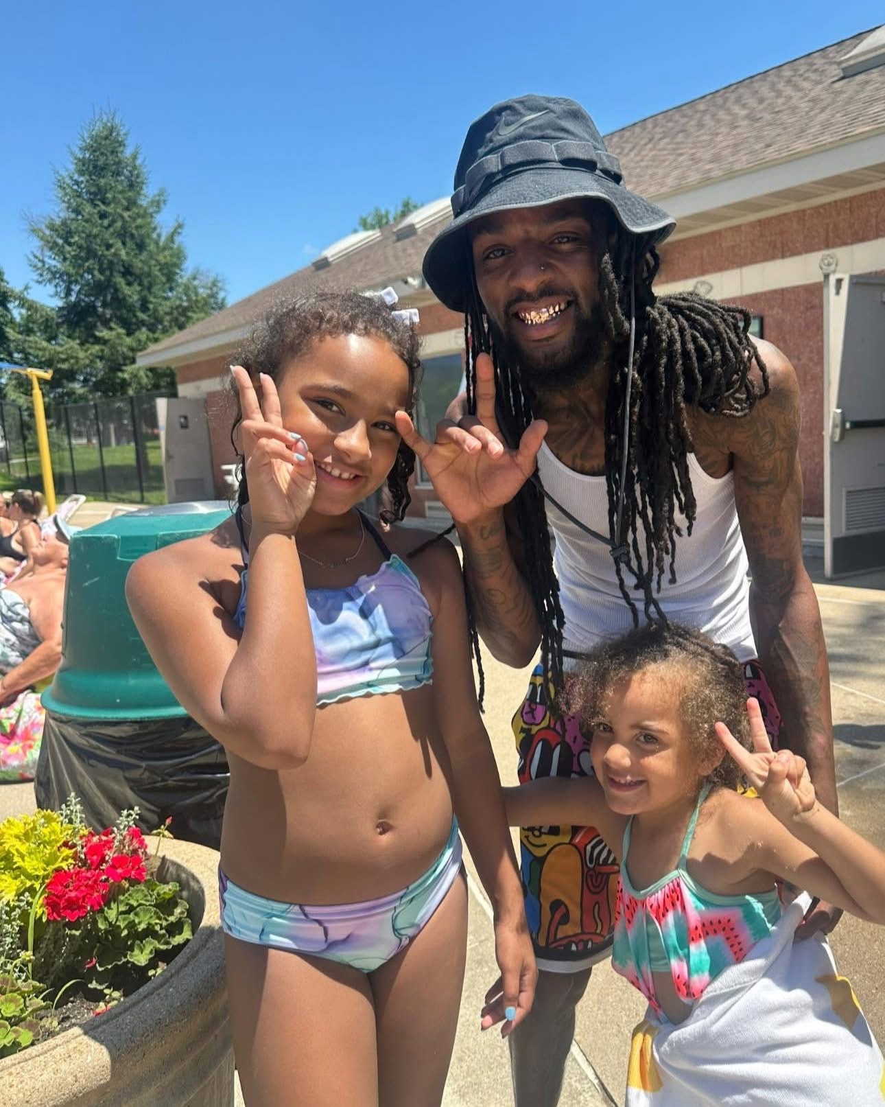 Help Ronnie Rebuild and Support his Daughters campaign photo, 2 of 6