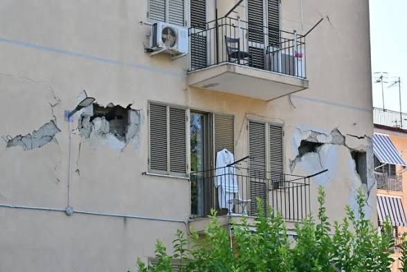 Emergenza Pozzuoli. campaign photo, 6 of 7