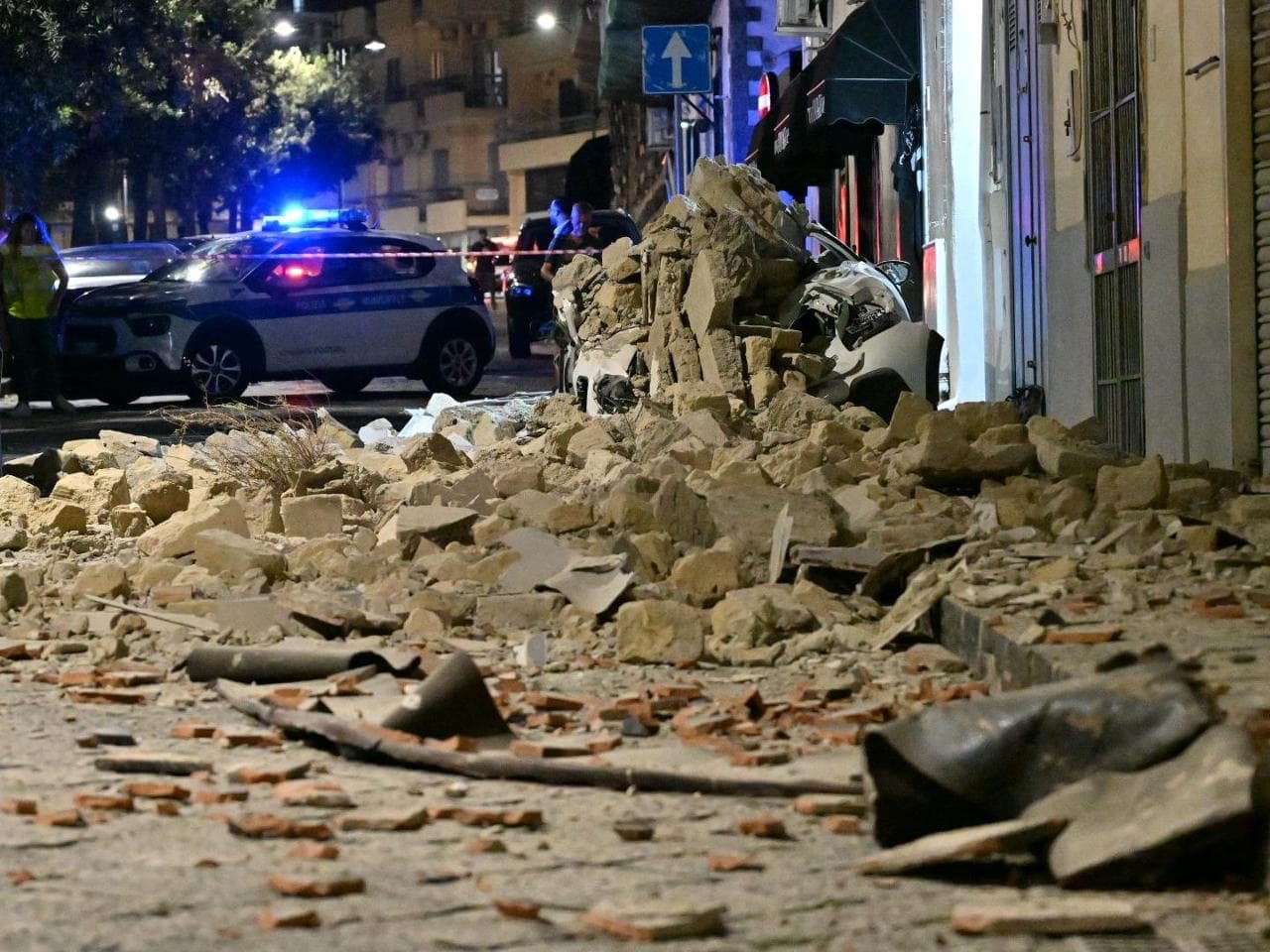 Emergenza Pozzuoli. campaign photo, 4 of 7