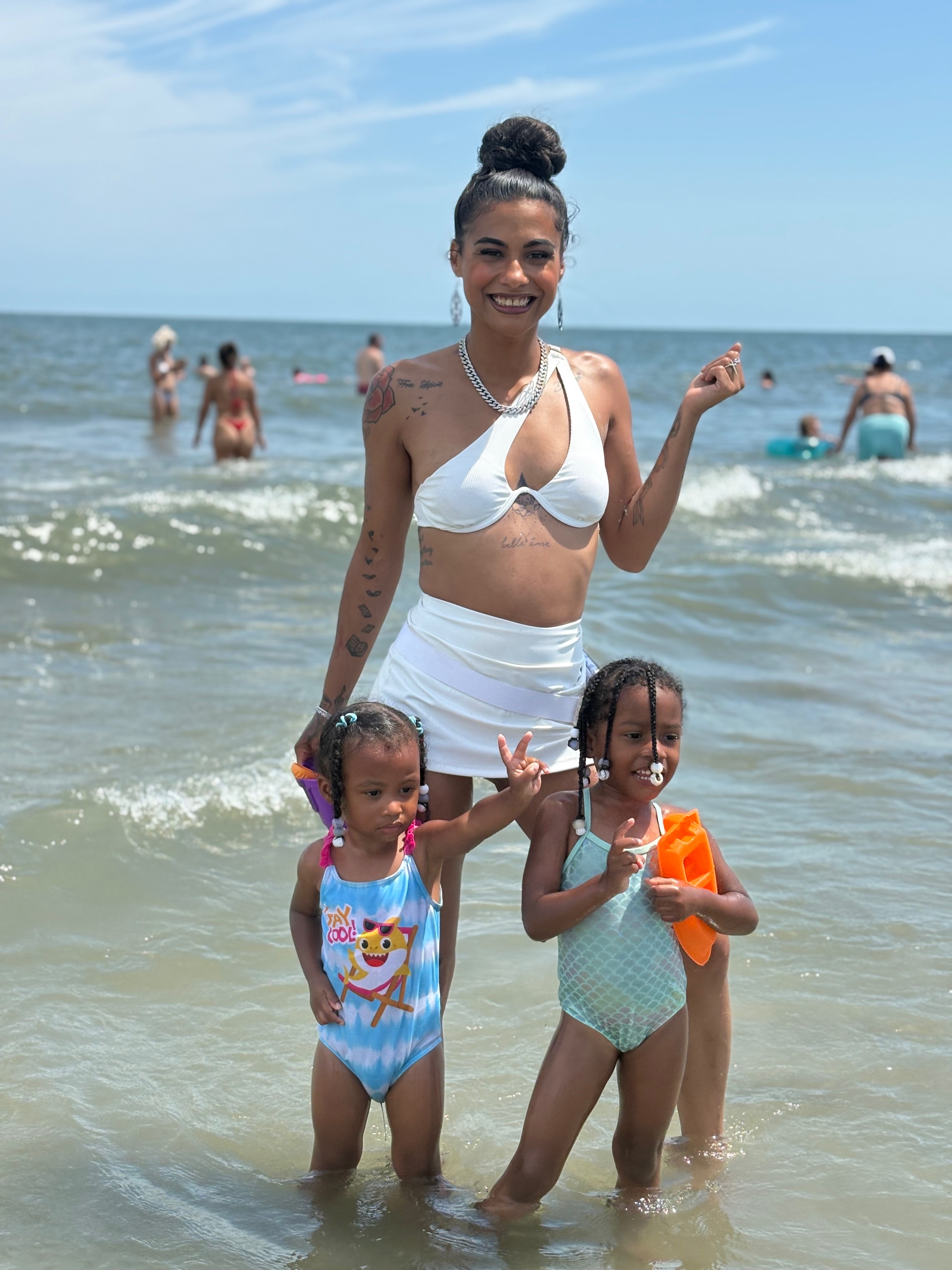 In Memory of Amanda: Care for Her Little Girls campaign photo, 4 of 8