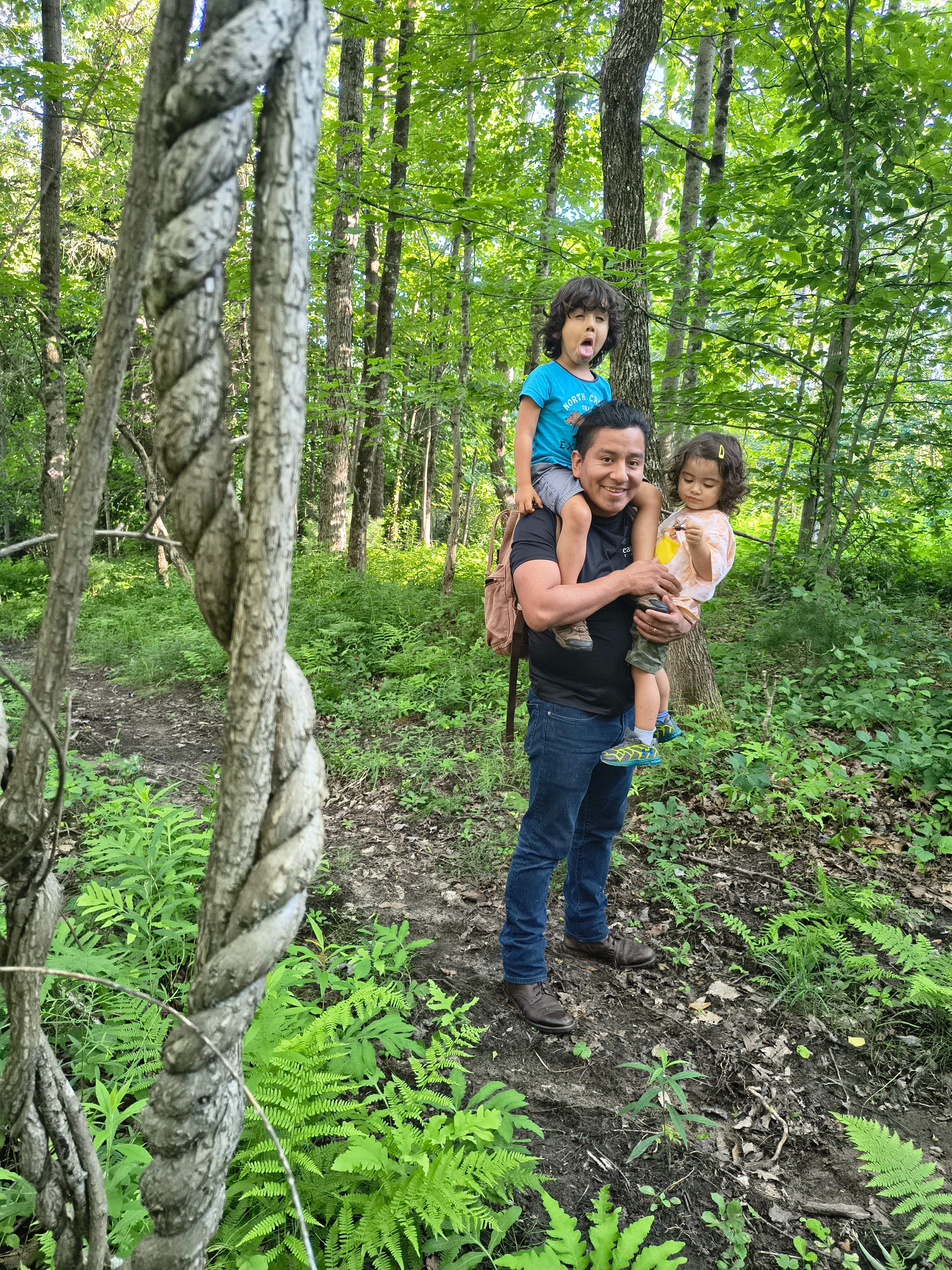 Help Sara, Gustavo and Kids Create a New Life campaign photo, 5 of 8
