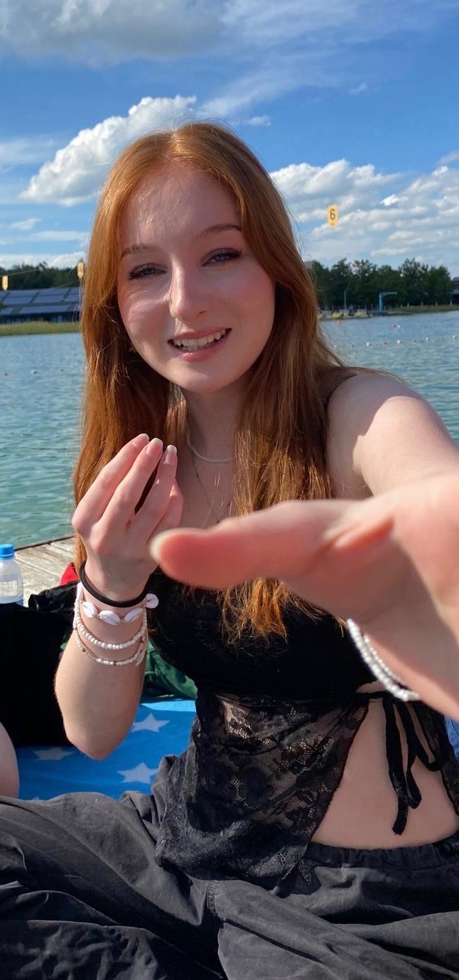 【P6141】Selina／Madchen kommen immer ans Fundraiser by Daniela Josch : 19 Jahre alt. Schwerste MECFS. Bitte