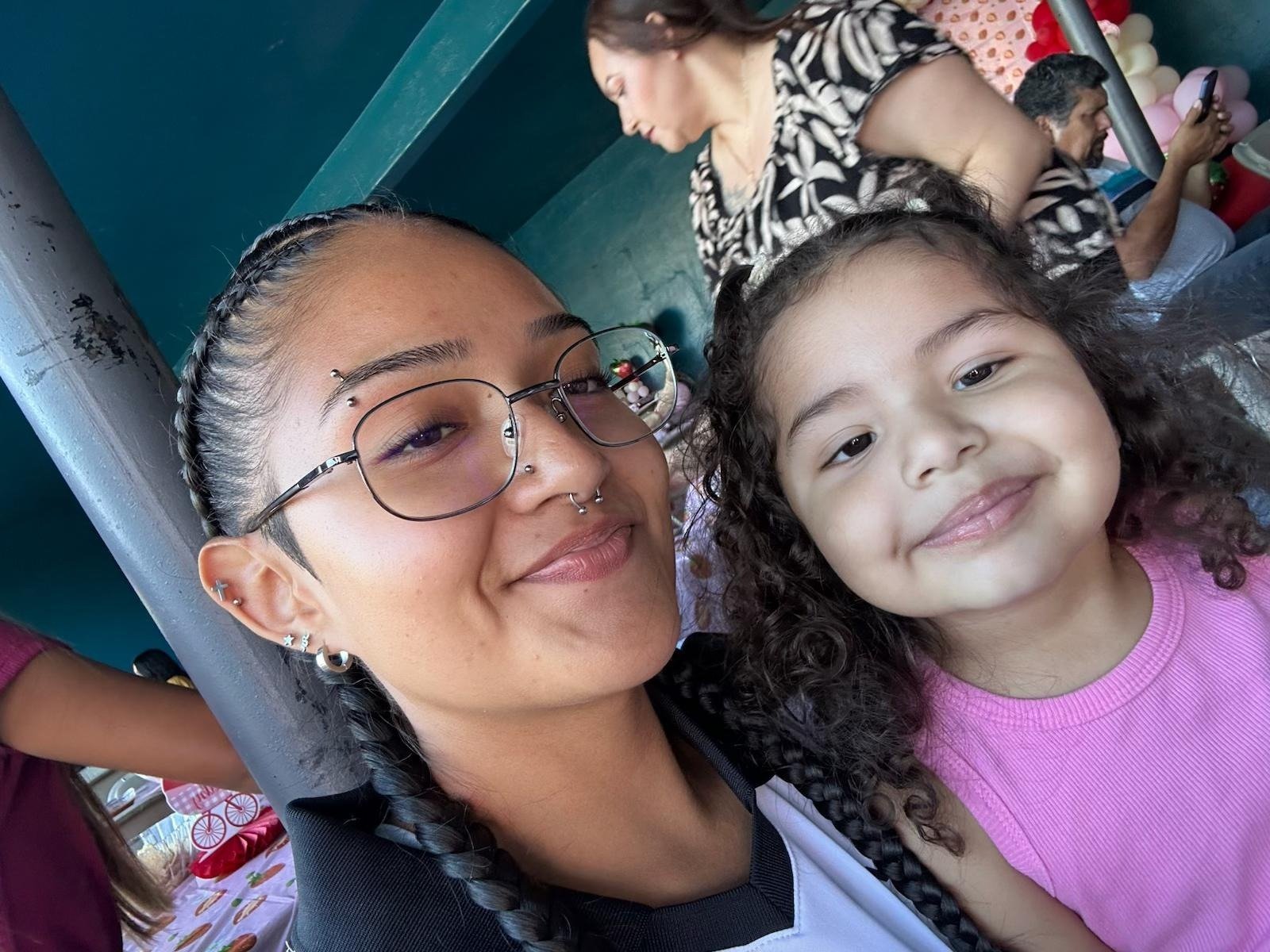 Help Dayana get a lawyer to prevent her deportation campaign photo, 7 of 8