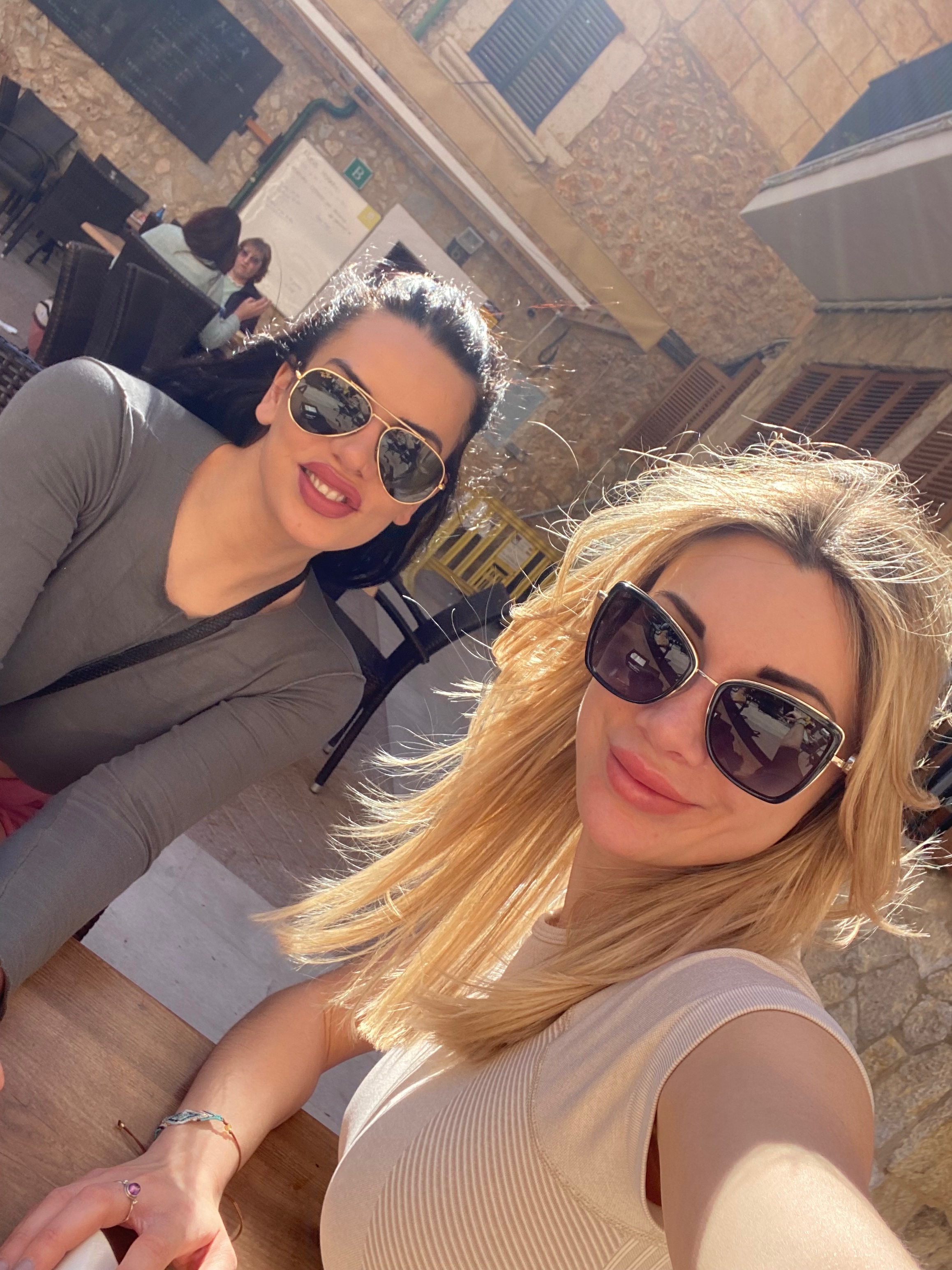 Simona campaign photo, 6 of 7