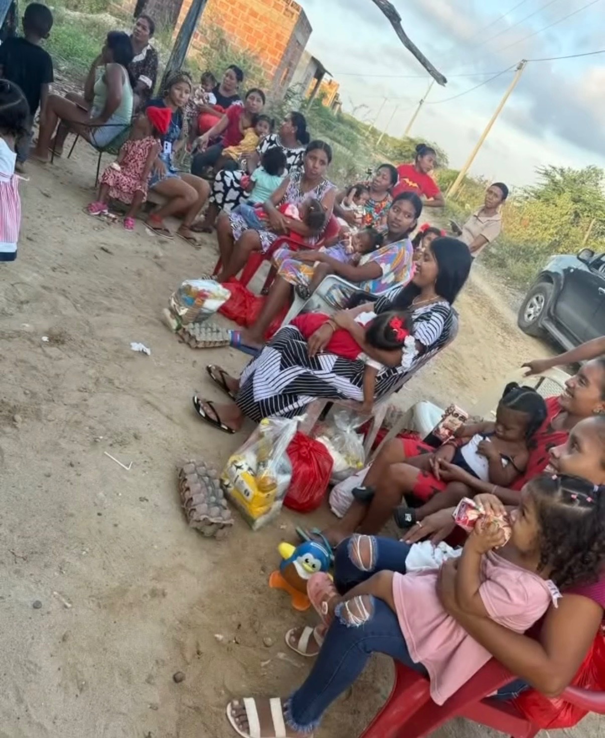 Unidos por Colombia: Alivio Urgente Tras el Terremoto campaign photo, 6 of 7