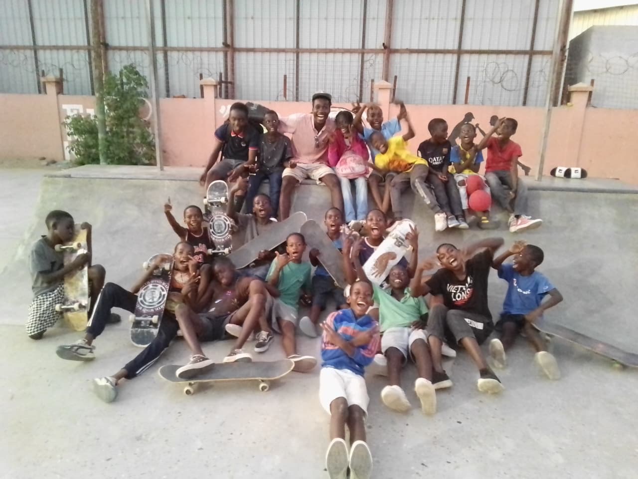 Luanda Skate School campaign photo, 5 of 8