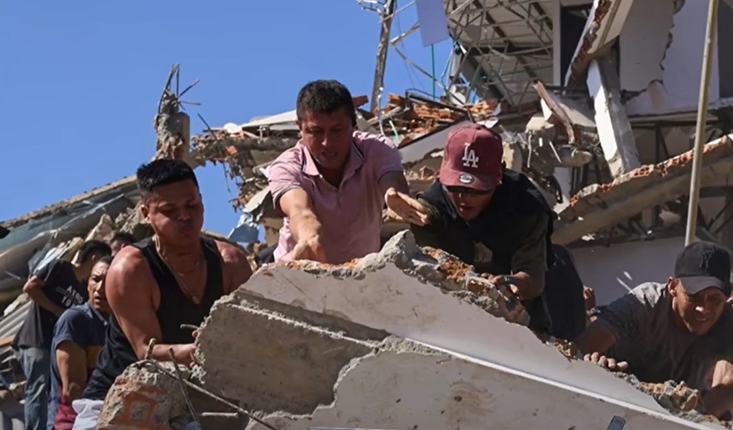 Unidos por Colombia: Ayudemos a las Víctimas del Terremoto campaign photo, 6 of 7