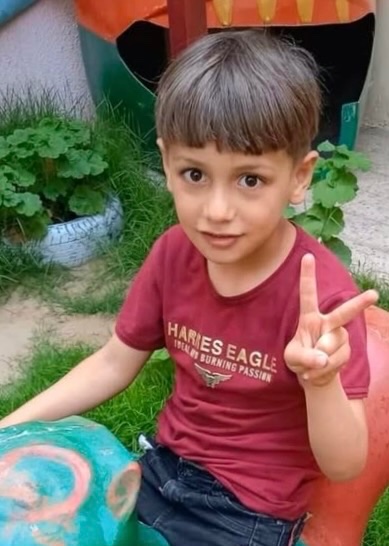 save Moaz, the sole survivor of his family campaign photo, 2 of 7