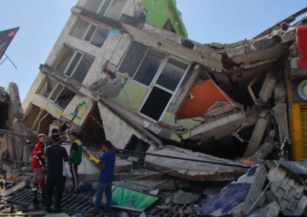 SOS Colombia: Direct Earthquake Relief Fund campaign photo, 7 of 8