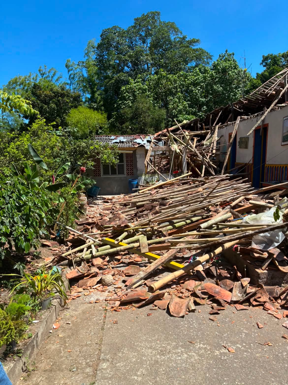 Help Colombia Families Recover from the Earthquake campaign photo, 2 of 4