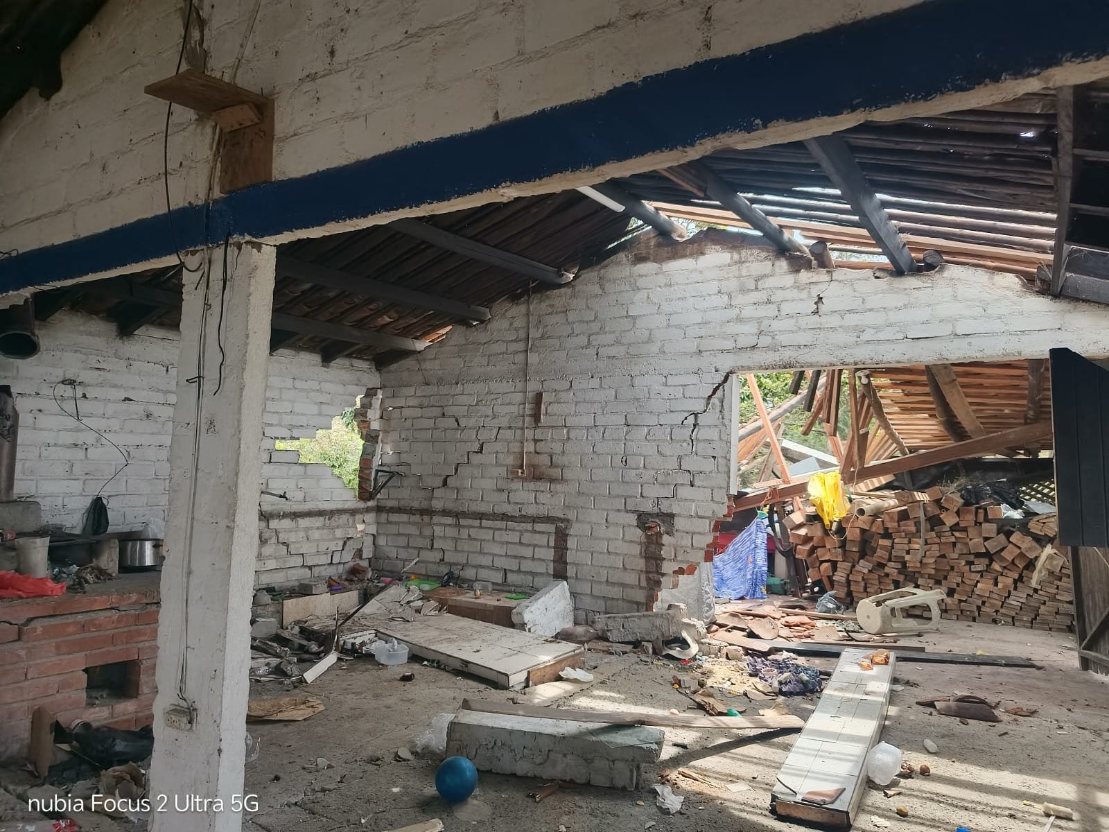 Help Families Repair Their Homes After Colombia’s Earthquake campaign photo, 2 of 8