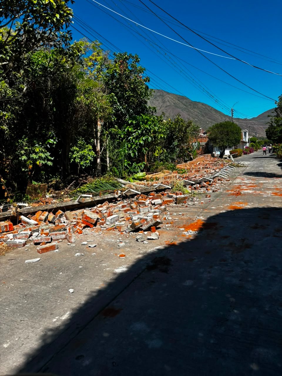 Help Families Repair Their Homes After Colombia’s Earthquake campaign photo, 5 of 8