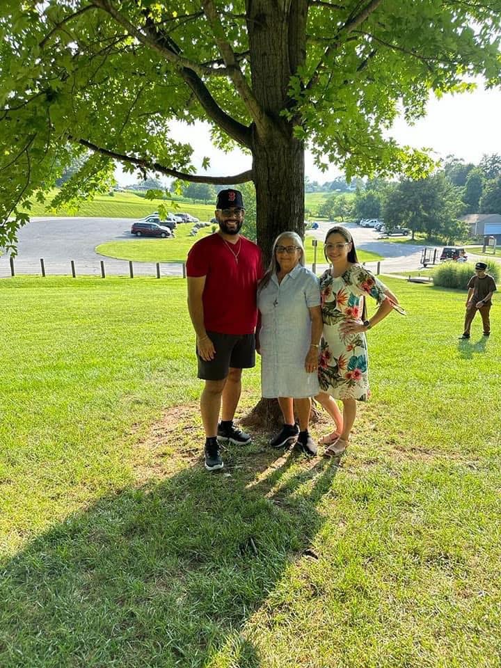 Help Luis's Wife See Her Mother campaign photo, 2 of 6