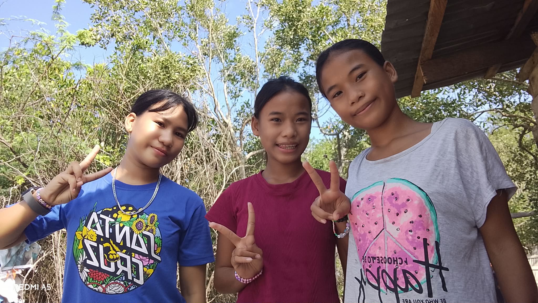 Support 3 School Girls in the Philippines campaign photo, 2 of 8