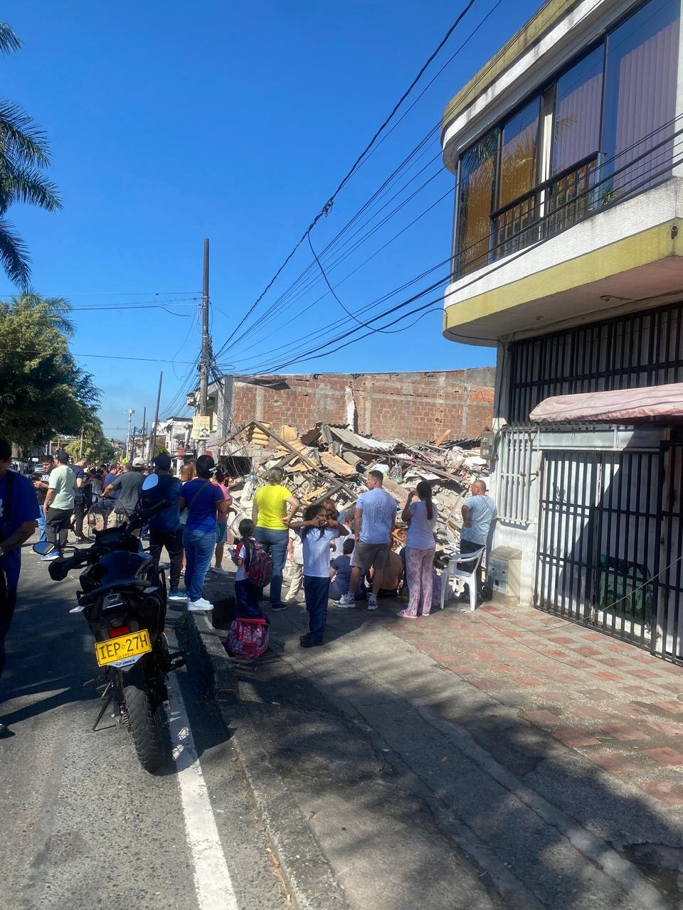 Medical student lost everything in Colombian earthquake campaign photo, 7 of 8