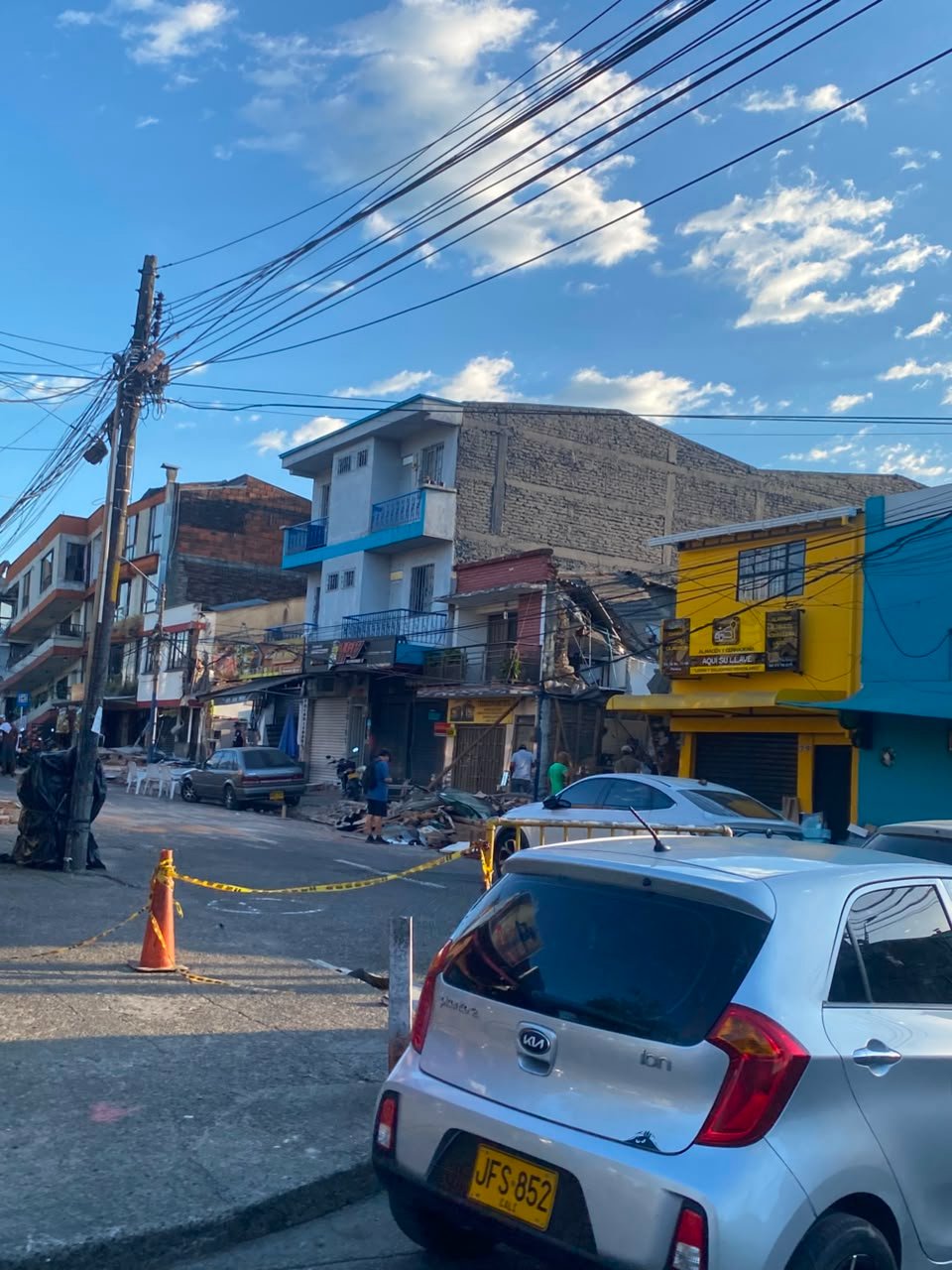 Medical student lost everything in Colombian earthquake campaign photo, 4 of 8
