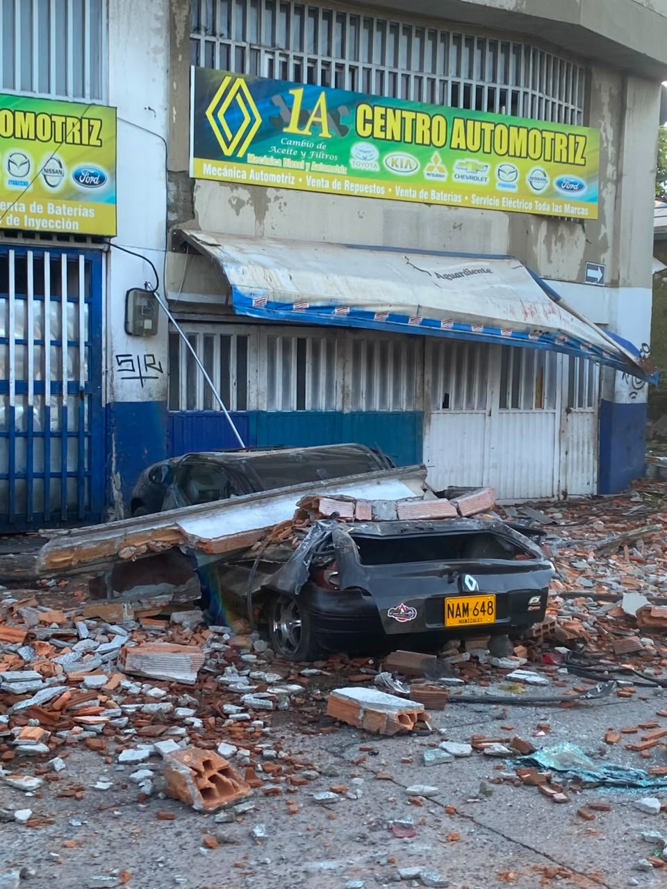 Medical student lost everything in Colombian earthquake campaign photo, 5 of 8