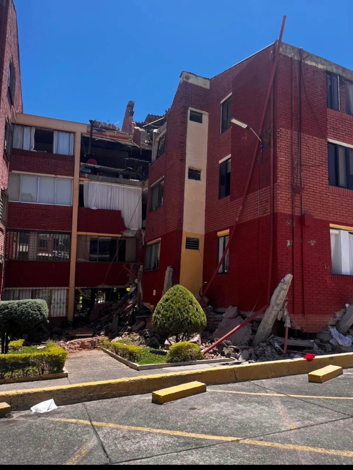 Help My Family Rebuild After Colombia Earthquake campaign photo, 2 of 7