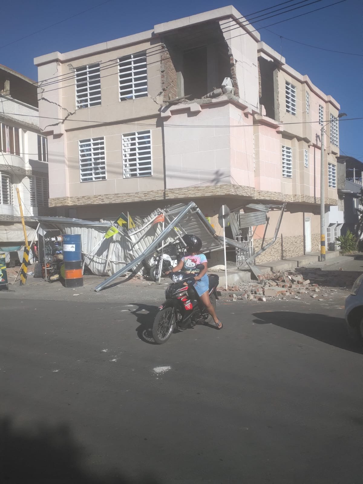 Colombia: Earthquake Relief by UpLine Ultimate campaign photo, 5 of 6