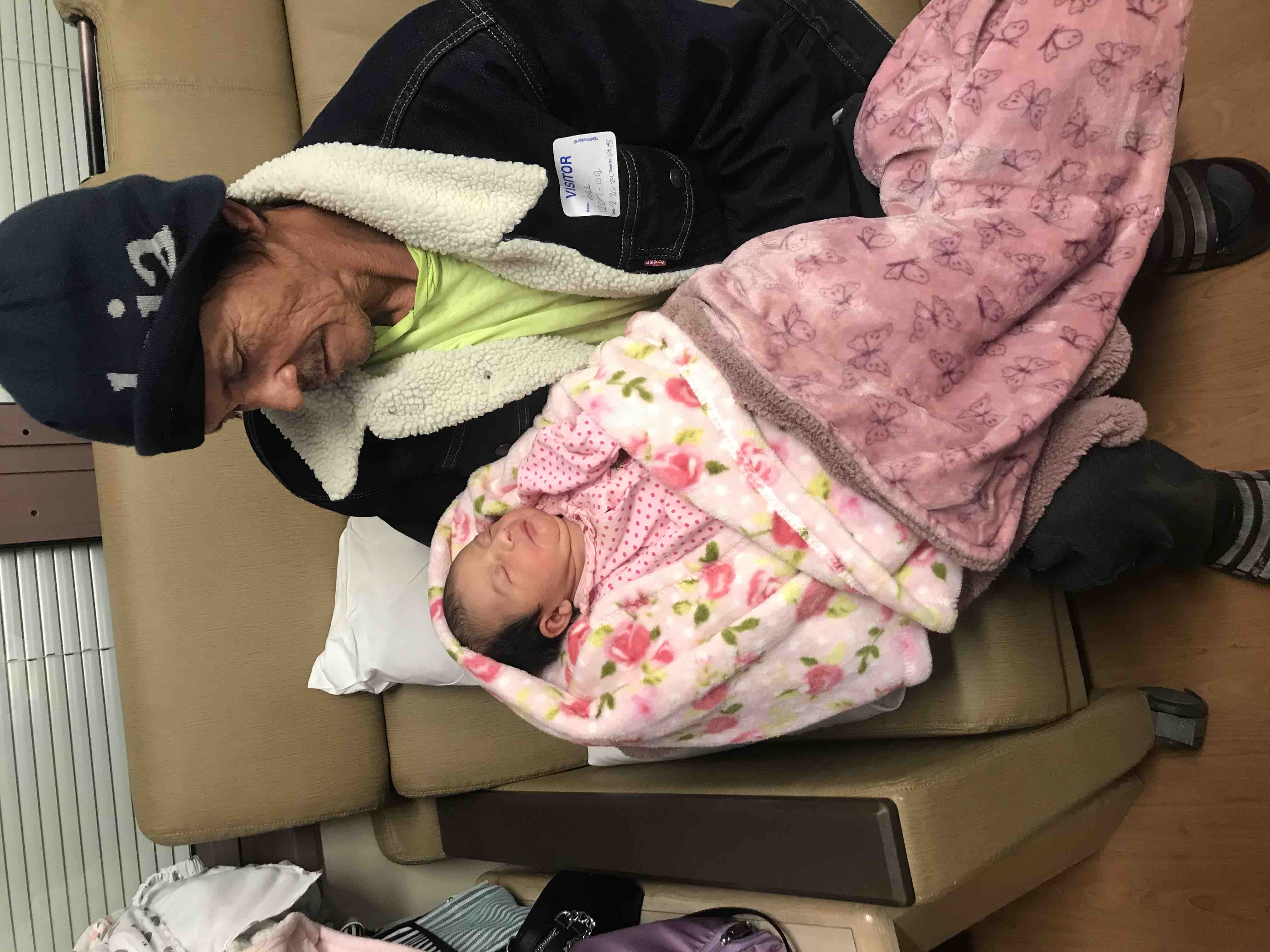 Help Maria’s dad return back with his family campaign photo, 2 of 7