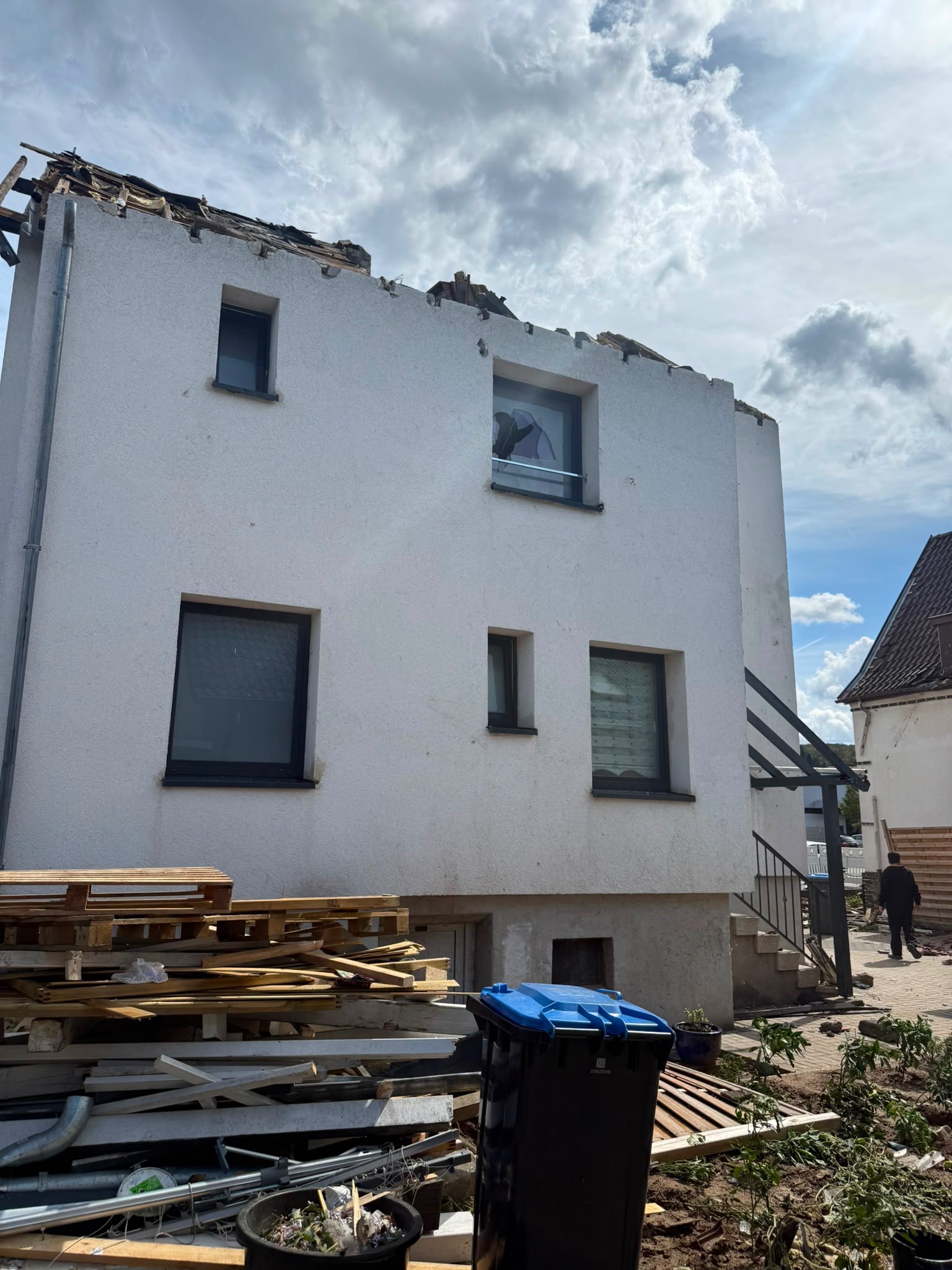 Hilfe, nach dem Tornado wir brauchen eure Unterstützung! campaign photo, 7 of 8