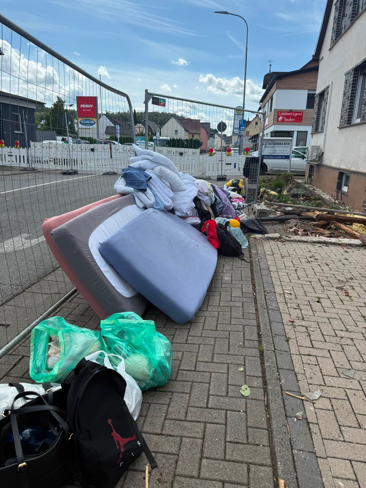 Hilfe, nach dem Tornado wir brauchen eure Unterstützung! campaign photo, 4 of 8
