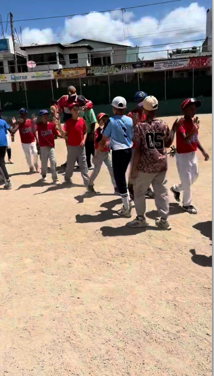 Forty Kids. One Bat. - Dominican Republic Baseball campaign photo, 4 of 5